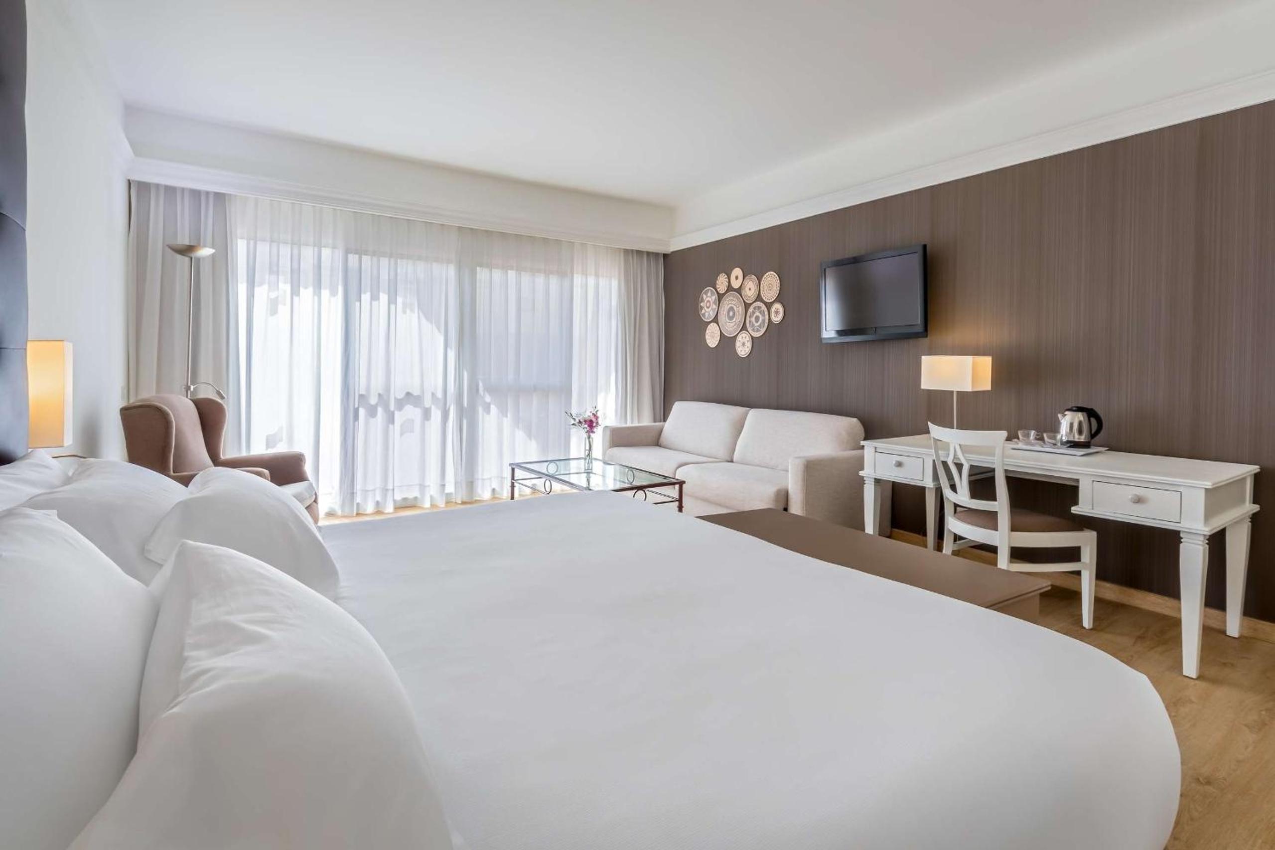 Deluxe Room - Photo 1