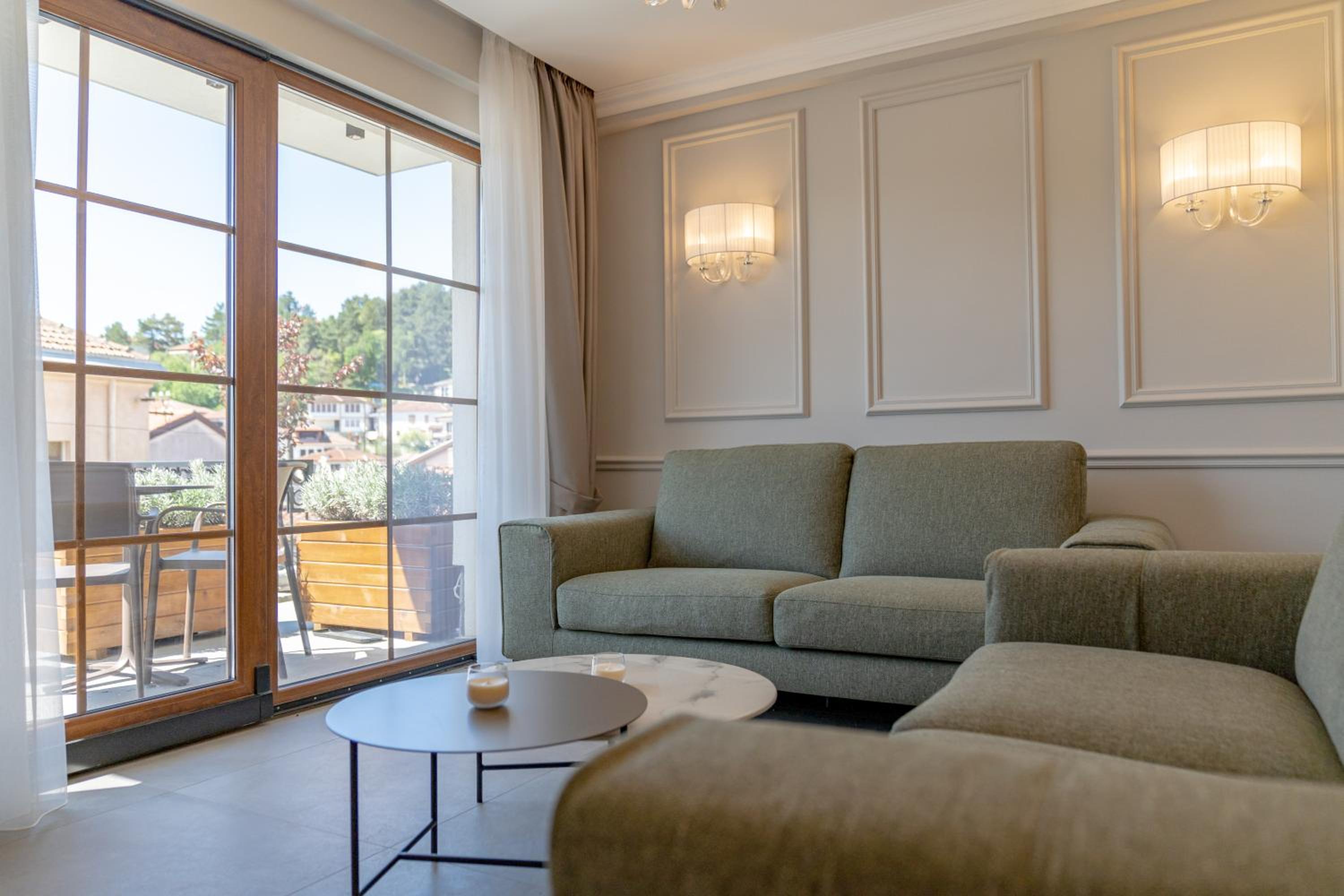 Deluxe King Room photo 2