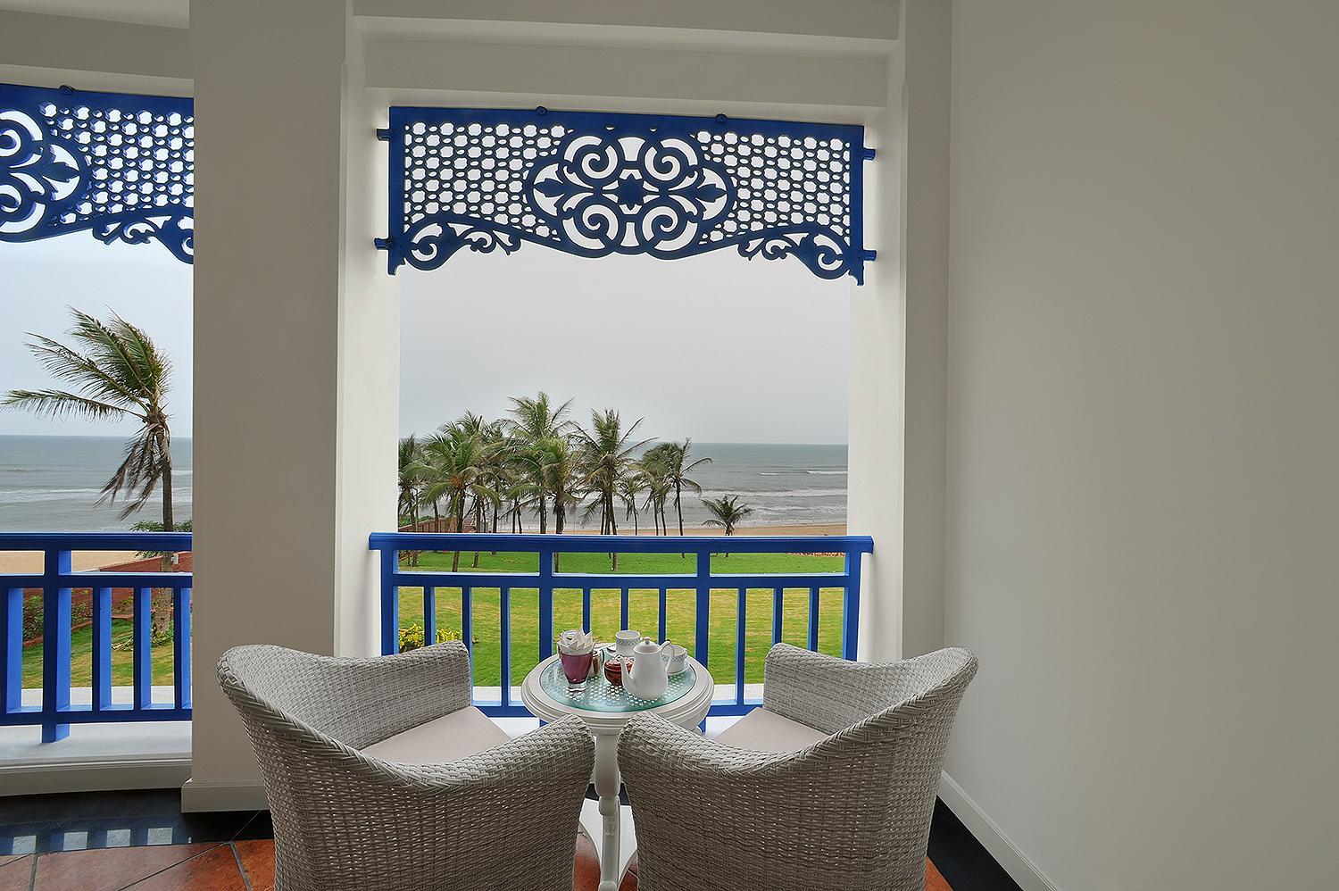 Deluxe Double Room -  10% Discount on Foods & Soft Beverages* | 15% Discounts on Laundry Services* | INR 500 spa credit during your stay on selective Massage services. TnC Apply.* | Free Mini-bar - 2 cans of soft Beverages (Once on Arrival) photo 3