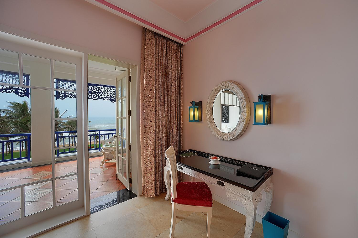 Deluxe Double Room -  10% Discount on Foods & Soft Beverages* | 15% Discounts on Laundry Services* | INR 500 spa credit during your stay on selective Massage services. TnC Apply.* | Free Mini-bar - 2 cans of soft Beverages (Once on Arrival) photo 2