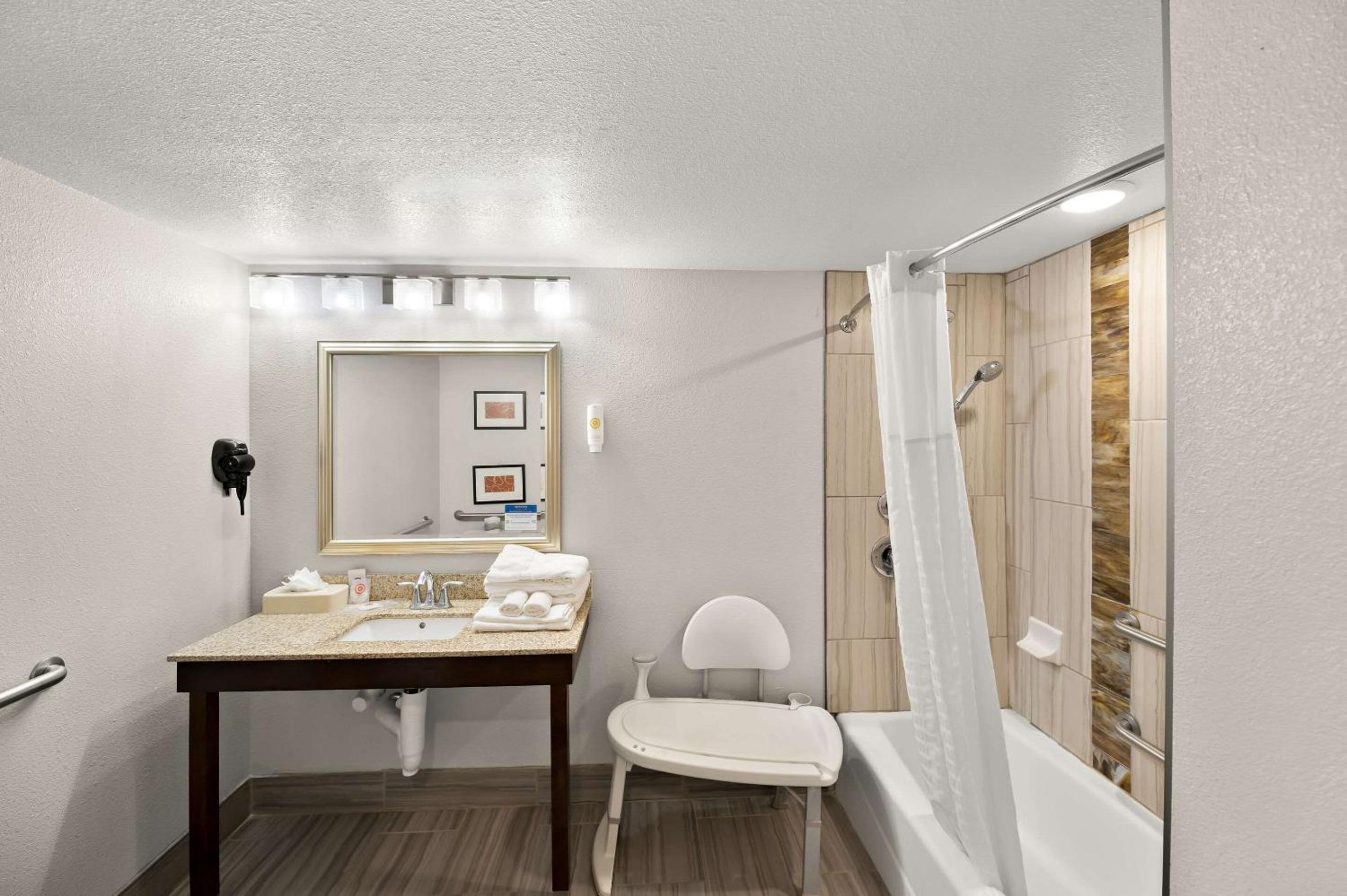 King Room - Disability Access/Non-Smoking photo 3