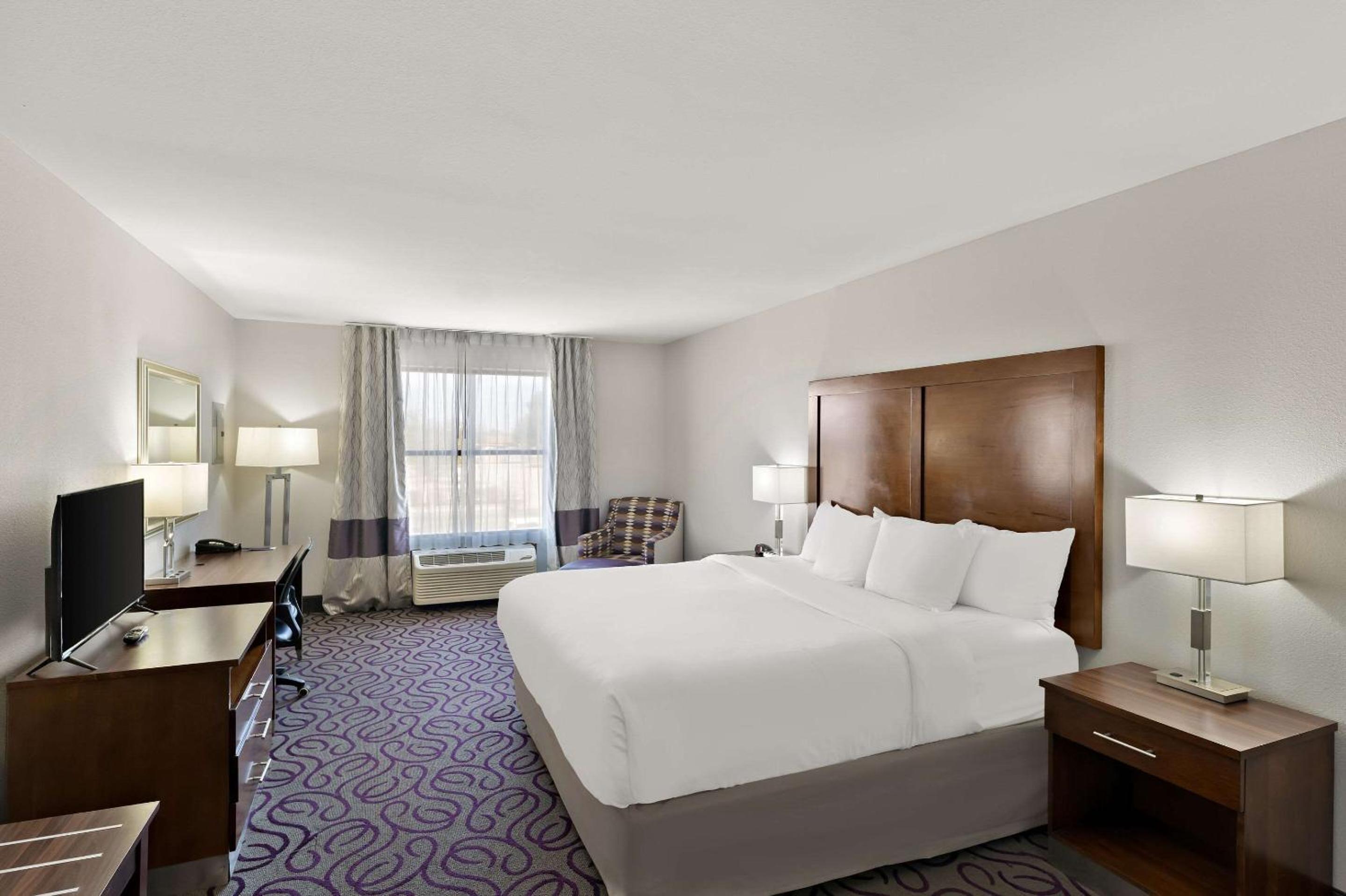 Standard King Room - Non-Smoking  photo 1