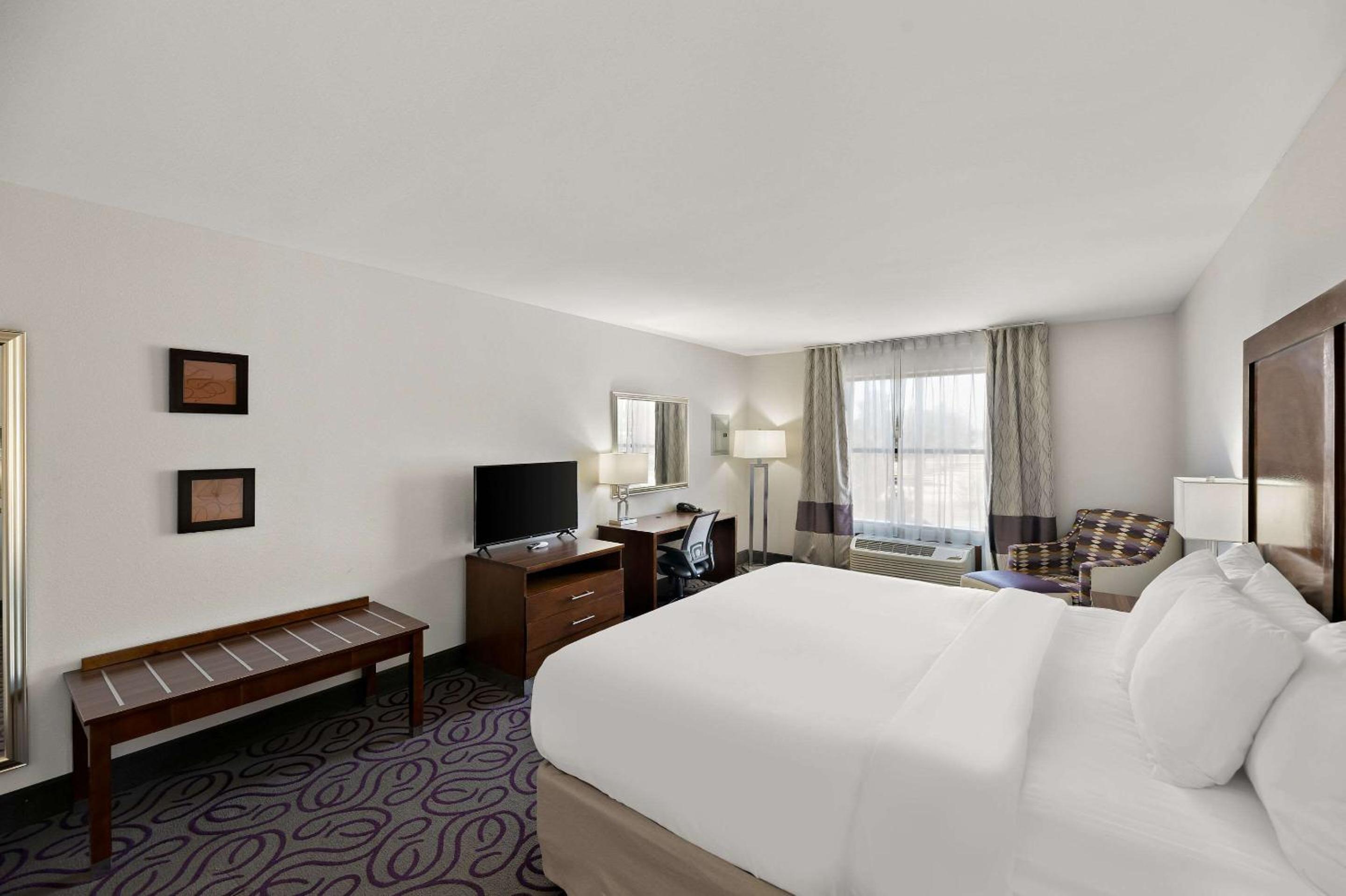 Standard King Room - Non-Smoking  photo 3