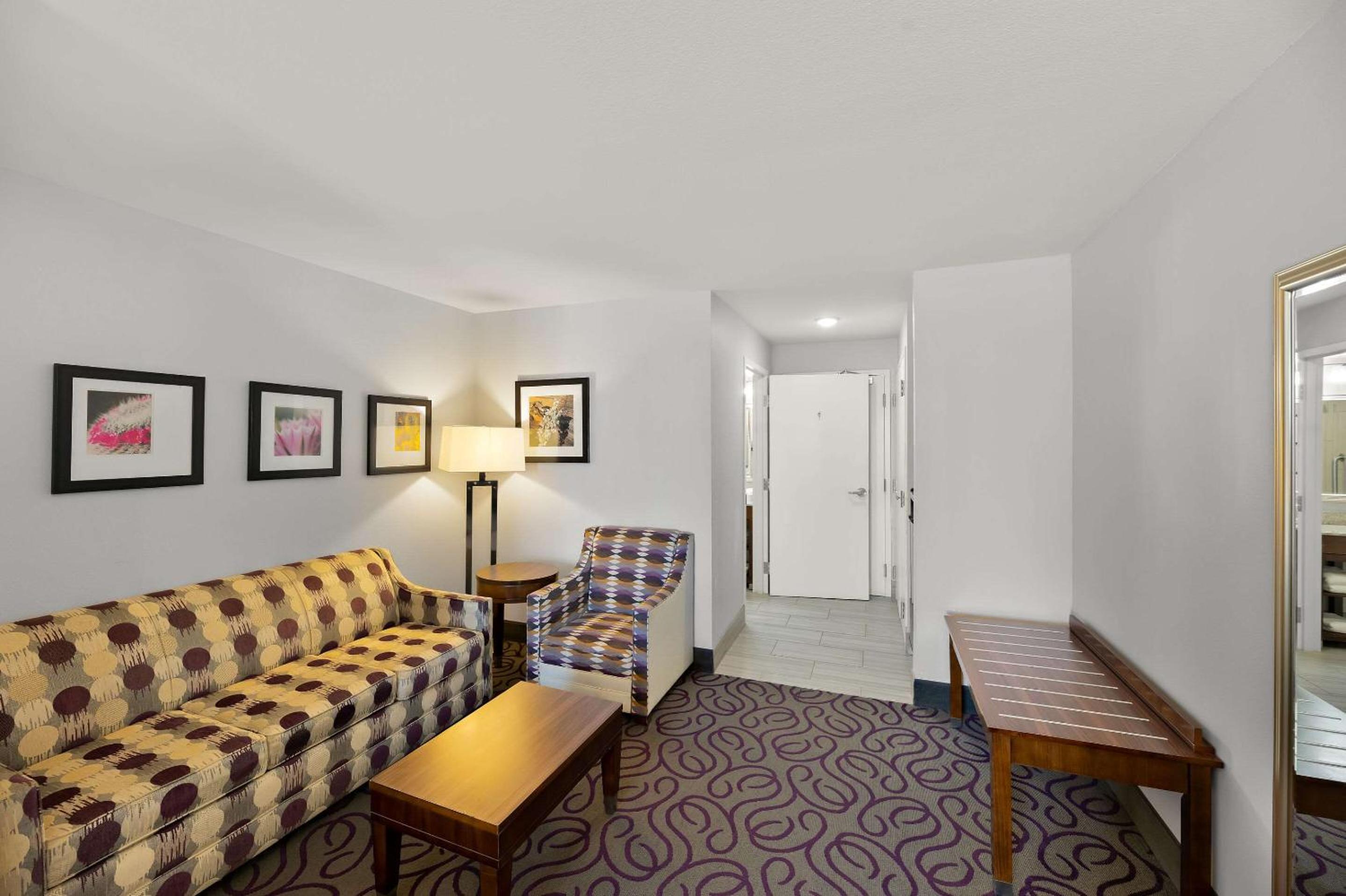 King Suite with Sofa Bed photo 3
