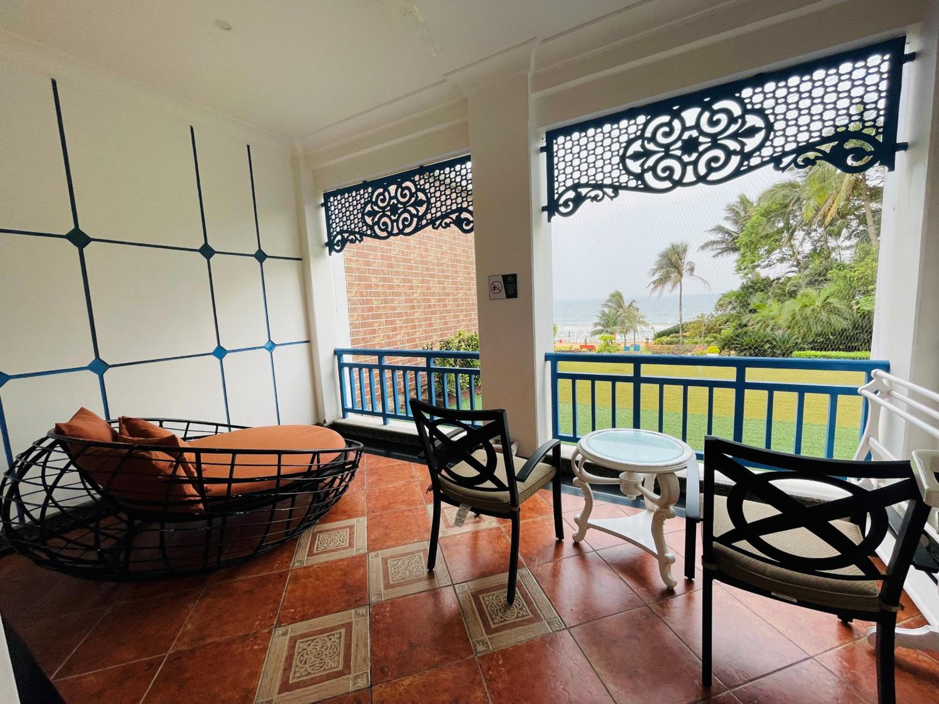 Deluxe Double Room - 10% Discount on Foods & Soft Beverages* | 15% Discounts on Laundry Services* | INR 500 spa credit during your stay on selective Massage services. TnC Apply.* | Free Mini-bar - 2 cans of soft Beverages (Once on Arrival) Deluxe Double Room - 10% Discount on Foods & Soft Beverages* | 15% Discounts on Laundry Services* | INR 500 spa credit during your stay on selective Massage services. TnC Apply.* | Free Mini-bar - 2 cans of soft Beverages (Once on Arrival)