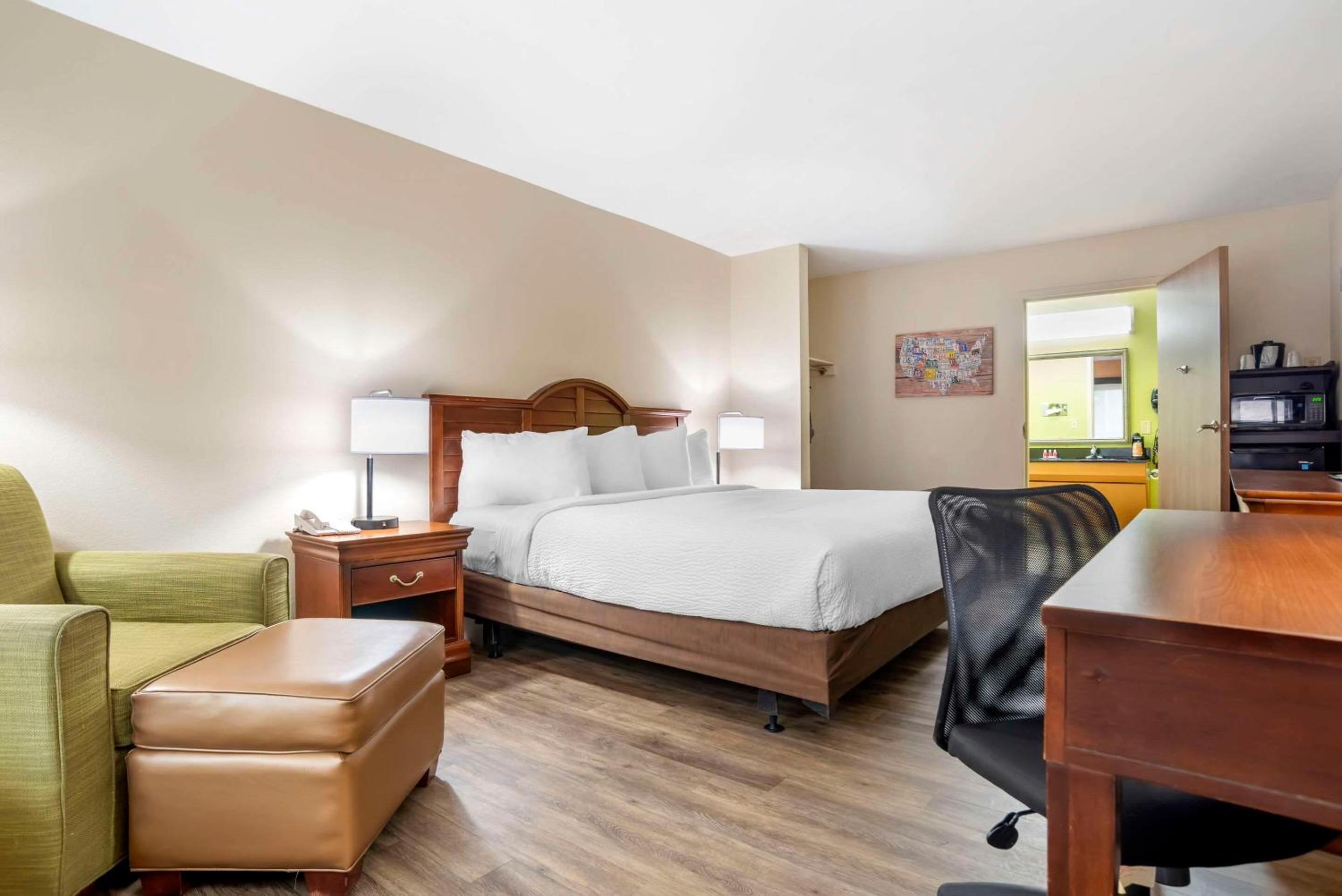 King Room - Accessible/Non-Smoking - Photo 2