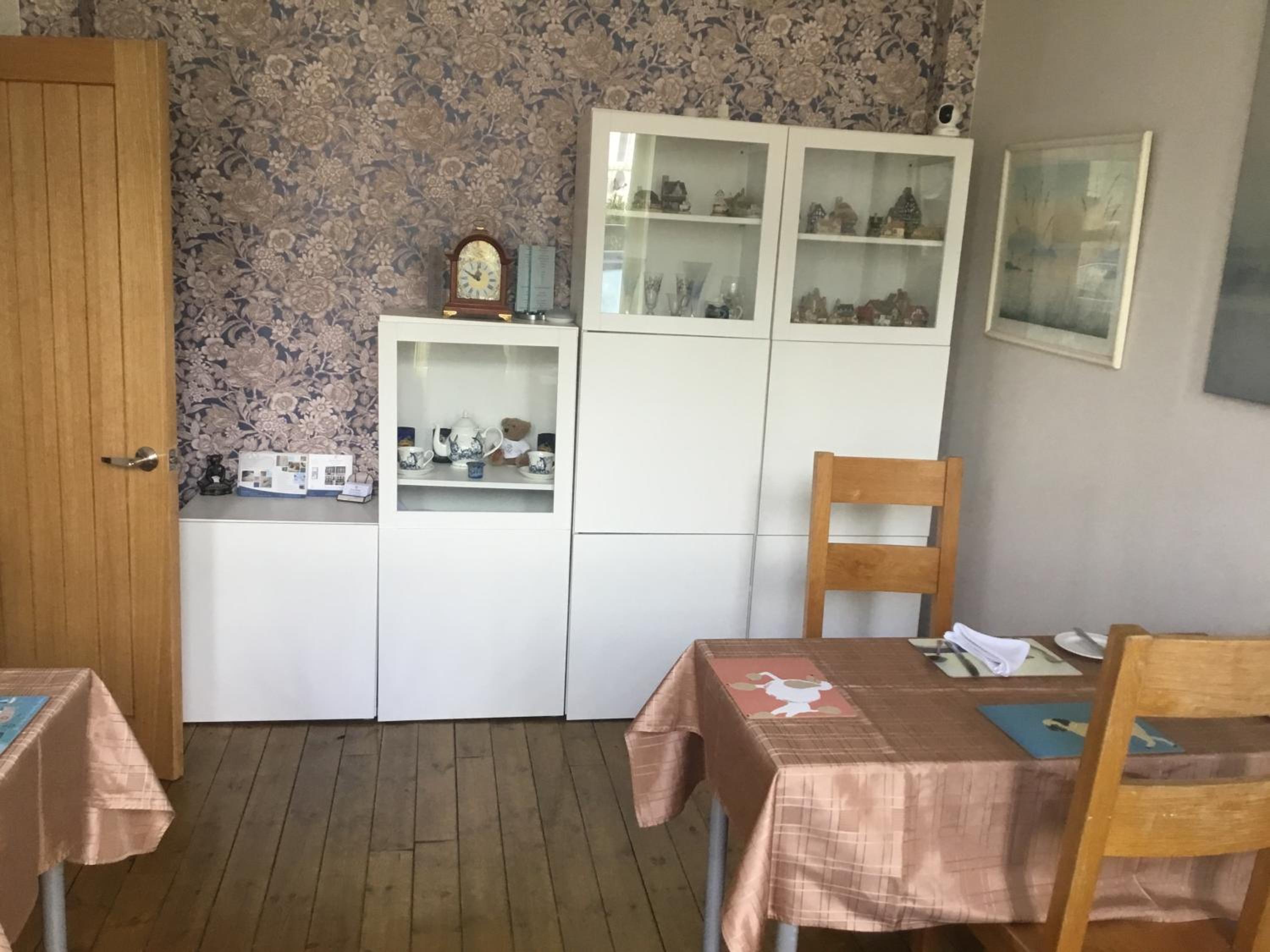 Double Room with Private Bathroom - Photo 25