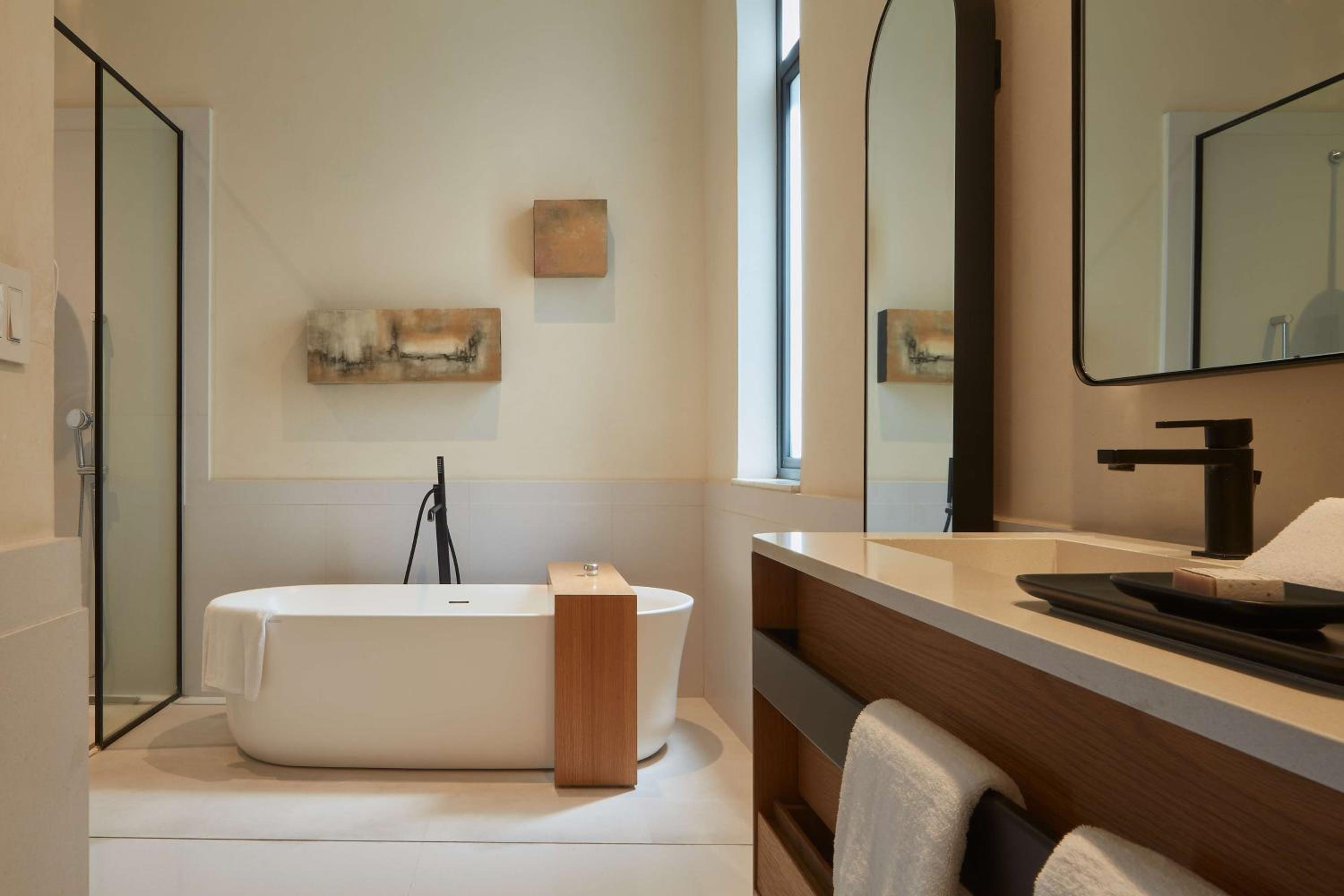 One-Bedroom Premium King Suite - Photo 5