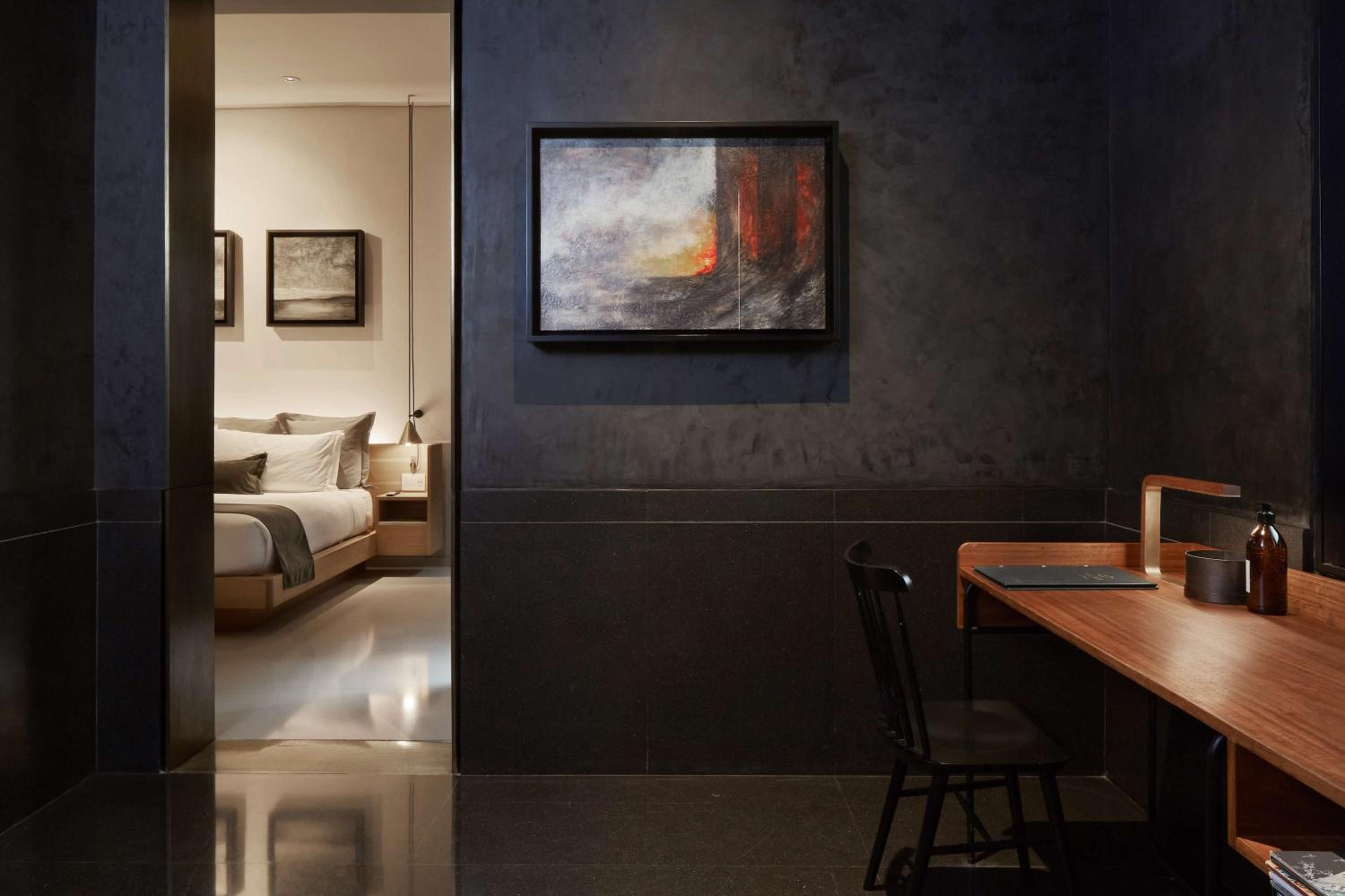 King Guest Room with indoor Balcony - Photo 1
