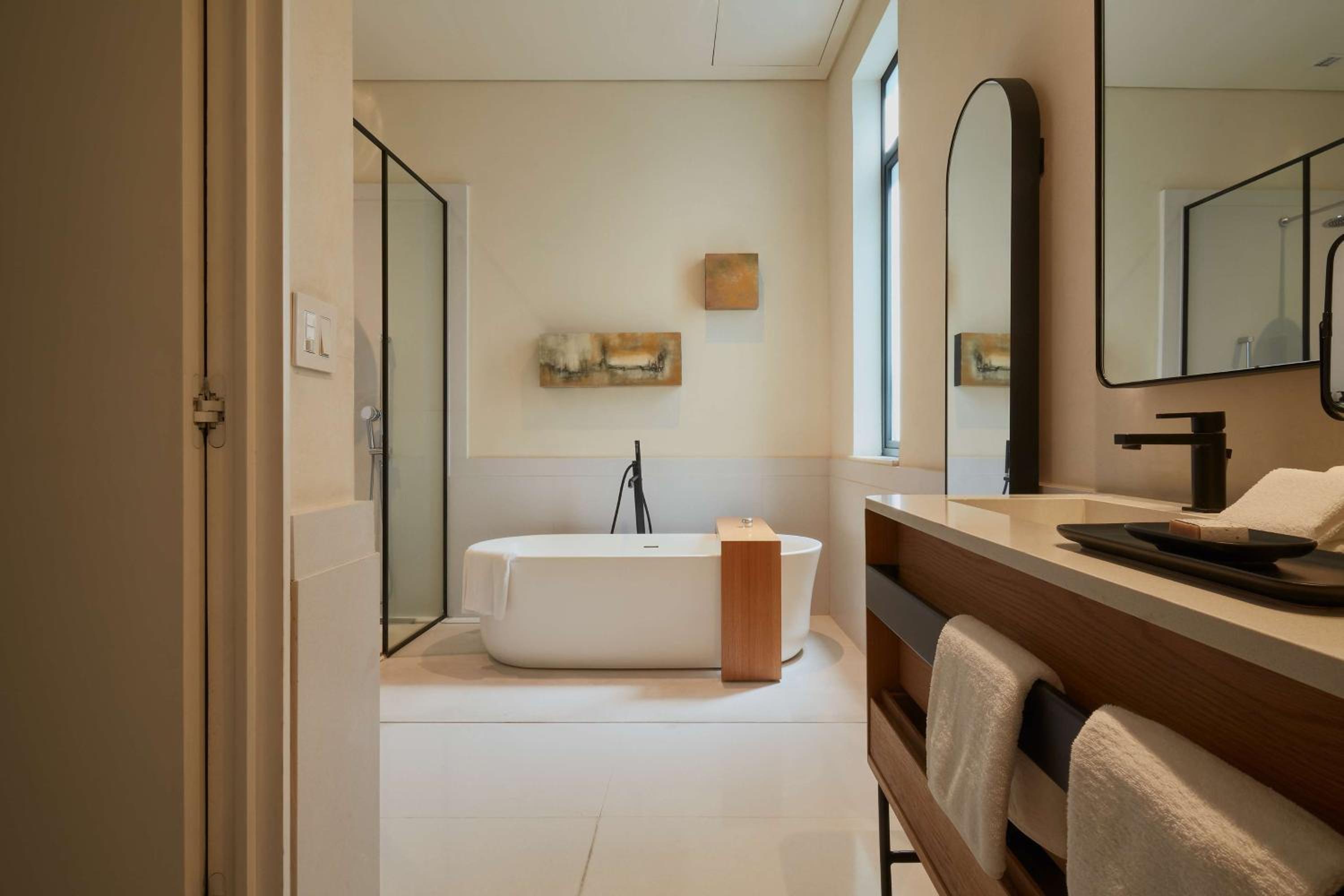 One-Bedroom Premium King Suite - Photo 6
