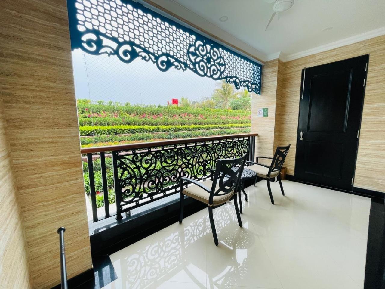 Executive Double Room – 10% Discount on Foods & Soft Beverages* | 15% Discounts on Laundry Services* | INR 500 spa credit during your stay on selective Massage services. TnC Apply.* | Free Mini-bar – 2 cans of soft Beverages (Once on Arrival) Executive Double Room – 10% Discount on Foods & Soft Beverages* | 15% Discounts on Laundry Services* | INR 500 spa credit during your stay on selective Massage services. TnC Apply.* | Free Mini-bar – 2 cans of soft Beverages (Once on Arrival)