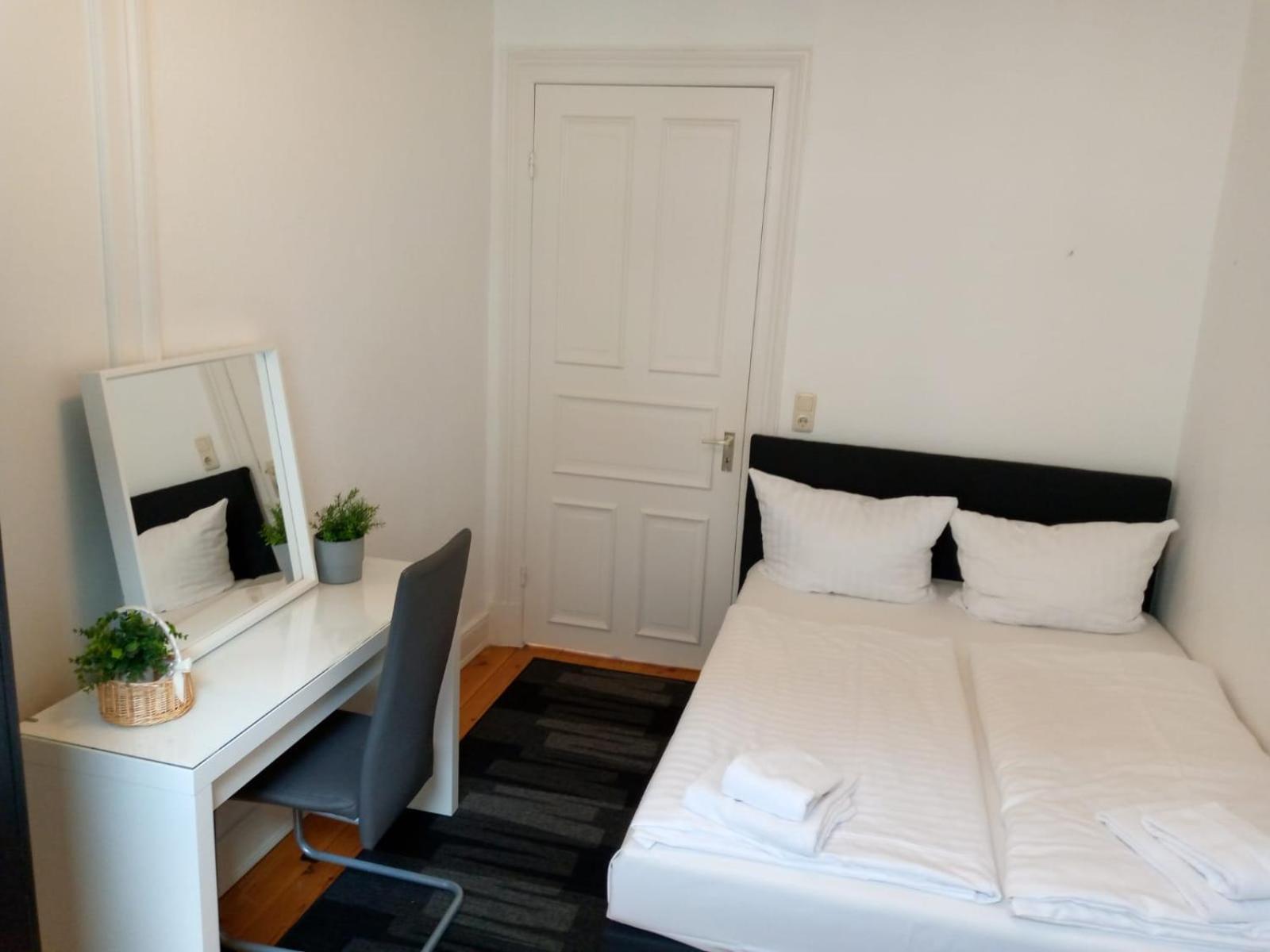 Three-Bedroom Apartment - Photo 17