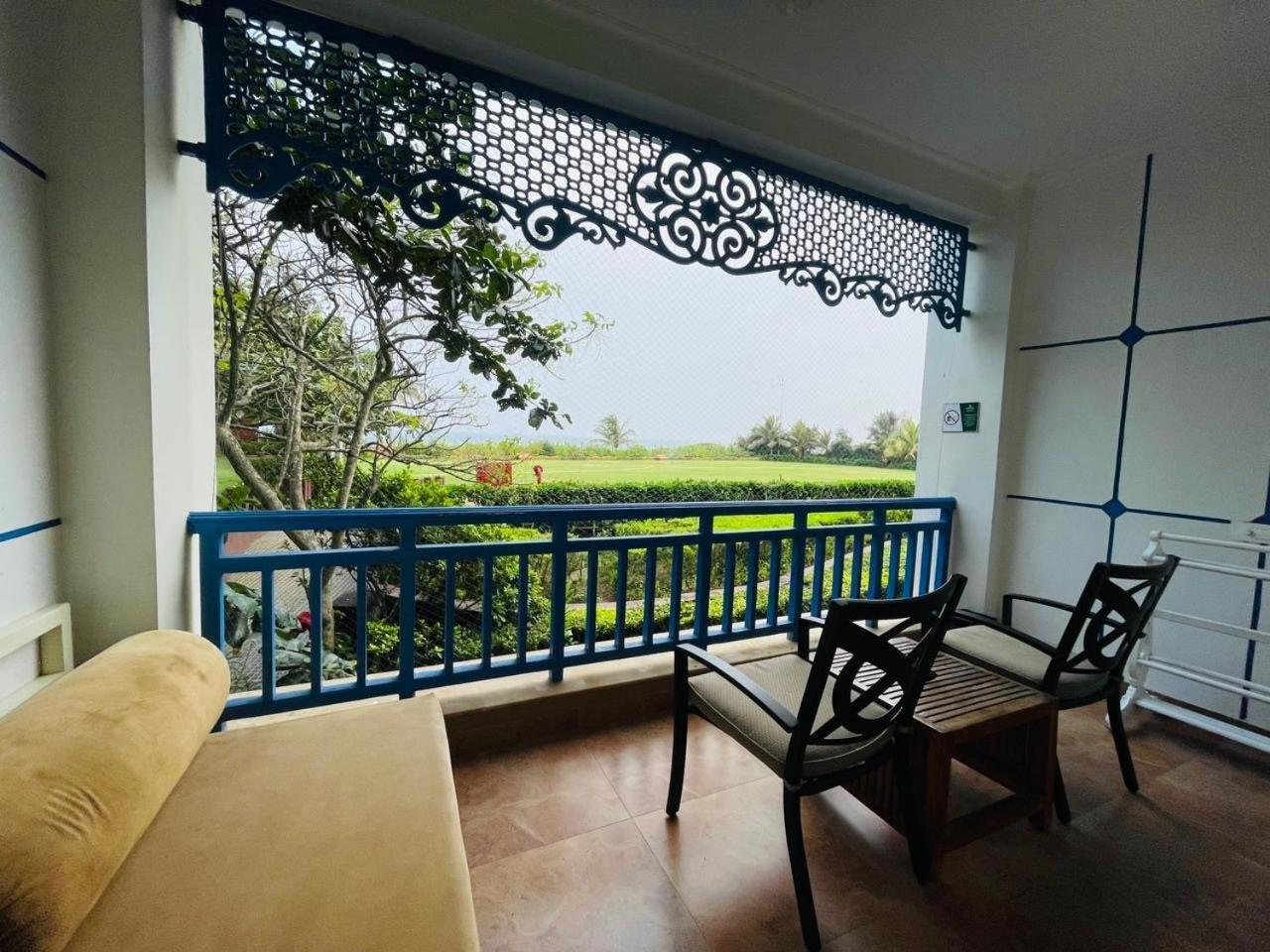 Ocean View Room – 10% Discount on Foods & Soft Beverages* | 15% Discounts on Laundry Services* | INR 500 spa credit during your stay on selective Massage services. TnC Apply.* | Free Mini-bar – 2 cans of soft Beverages (Once on Arrival)