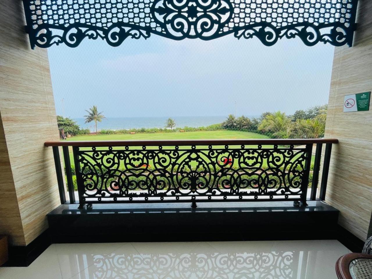 Ocean View Room – 10% Discount on Foods & Soft Beverages* | 15% Discounts on Laundry Services* | INR 500 spa credit during your stay on selective Massage services. TnC Apply.* | Free Mini-bar – 2 cans of soft Beverages (Once on Arrival)