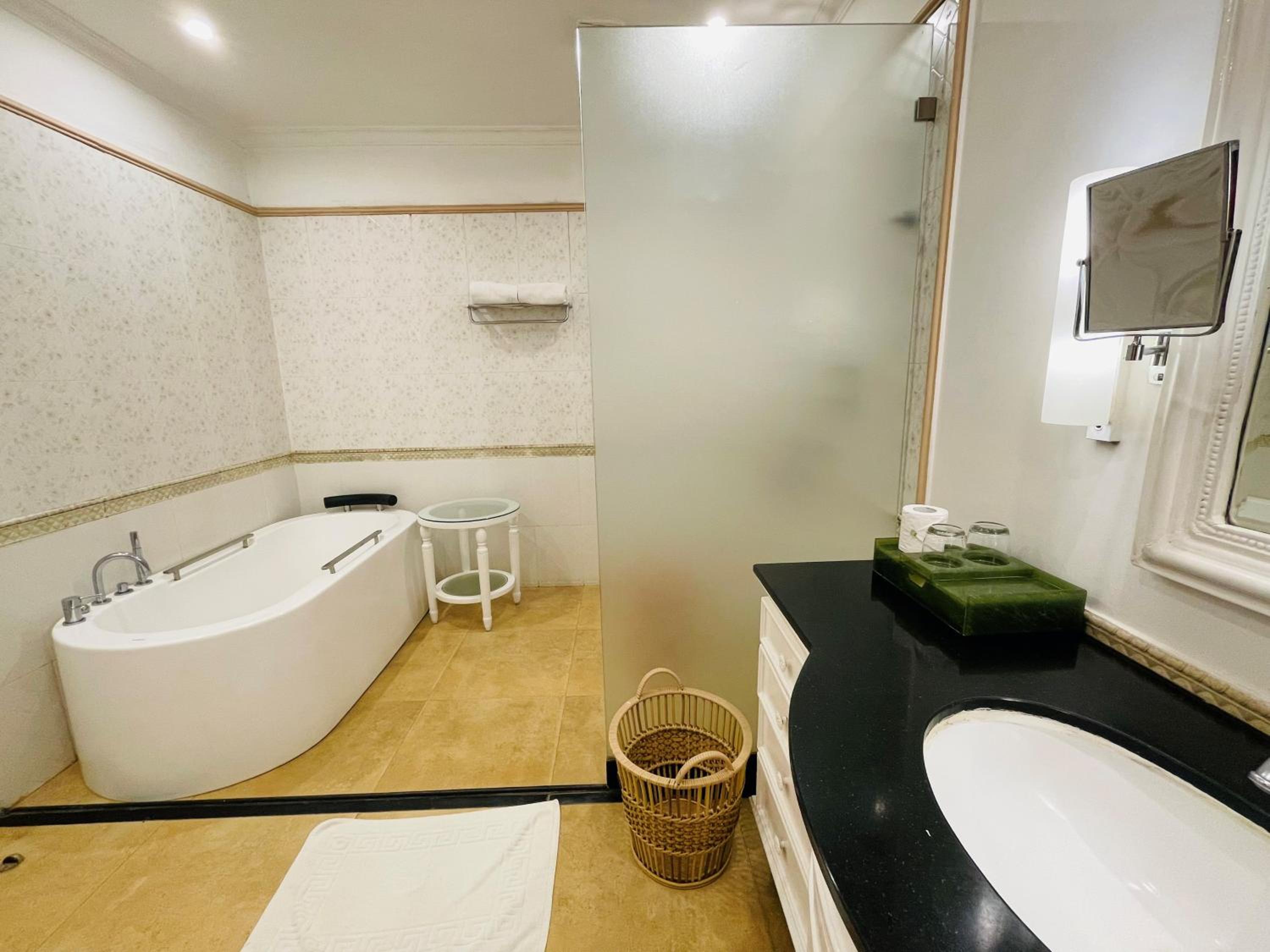 Executive Double Room -  10% Discount on Foods & Soft Beverages* | 15% Discounts on Laundry Services* | INR 500 spa credit during your stay on selective Massage services. TnC Apply.* | Free Mini-bar - 2 cans of soft Beverages (Once on Arrival) photo 2