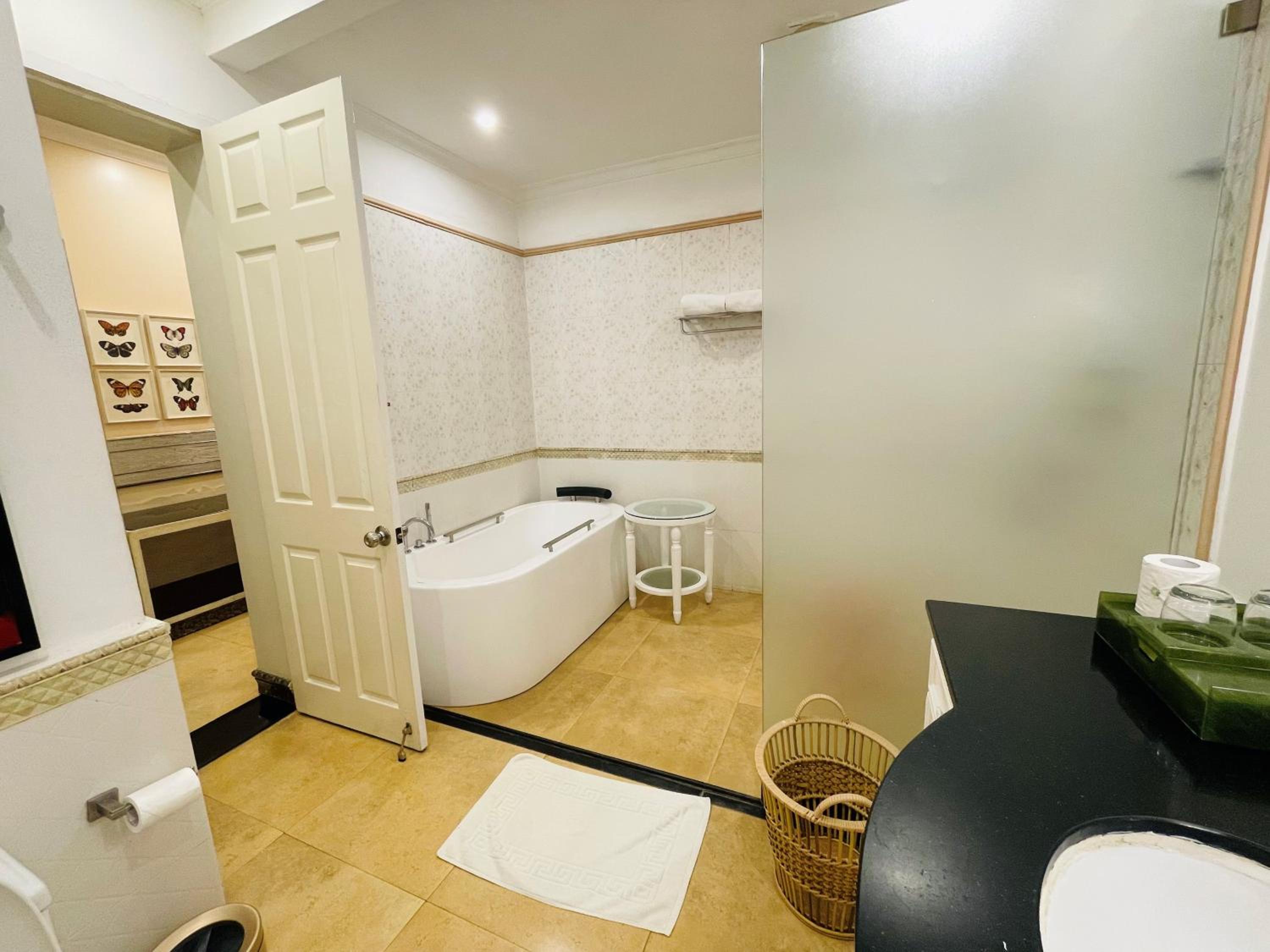 Executive Double Room – 10% Discount on Foods & Soft Beverages* | 15% Discounts on Laundry Services* | INR 500 spa credit during your stay on selective Massage services. TnC Apply.* | Free Mini-bar – 2 cans of soft Beverages (Once on Arrival) Executive Double Room – 10% Discount on Foods & Soft Beverages* | 15% Discounts on Laundry Services* | INR 500 spa credit during your stay on selective Massage services. TnC Apply.* | Free Mini-bar – 2 cans of soft Beverages (Once on Arrival)