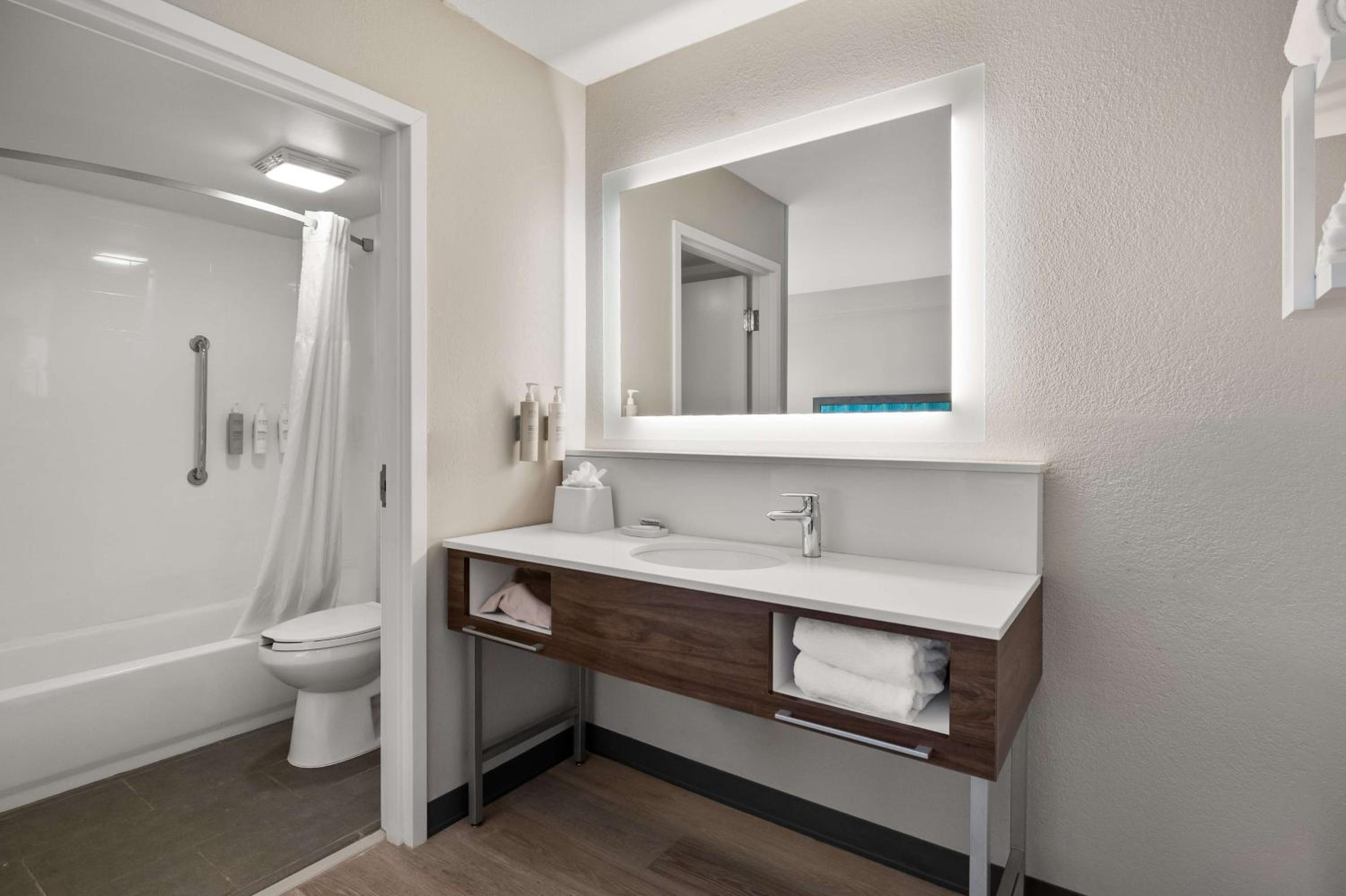 Suite with Two Queen Beds and Microwave/Fridge/Wet Bar - Photo 3