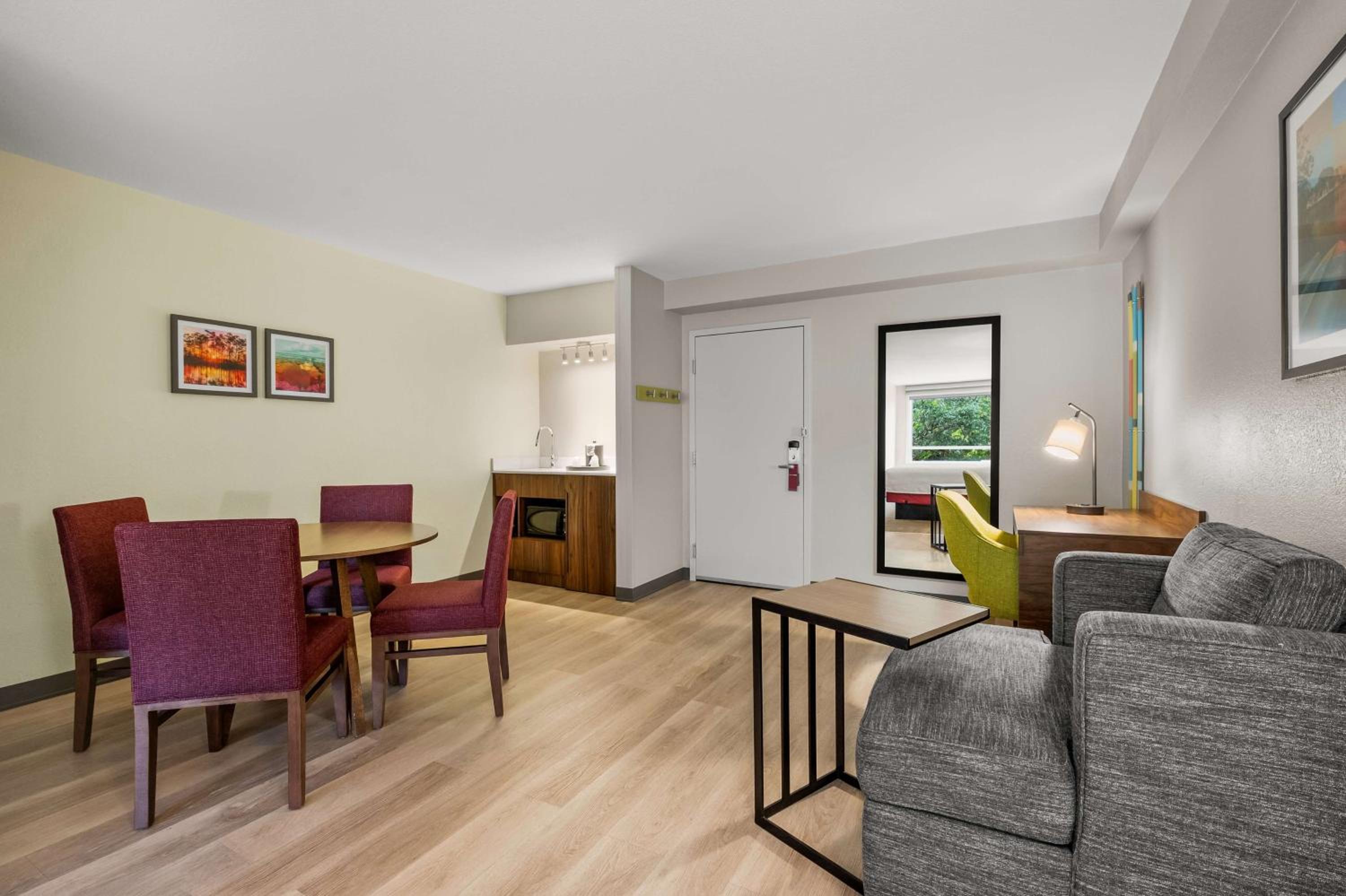 Suite with Two Queen Beds and Microwave/Fridge/Wet Bar - Photo 5