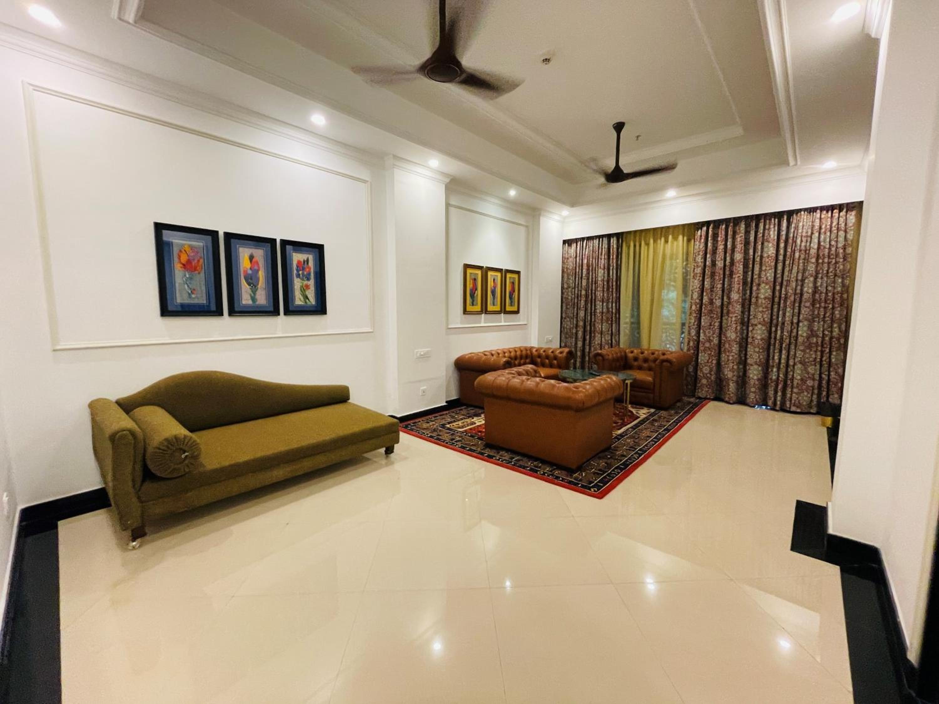 Executive Suite - 10% Discount on Foods & Soft Beverages* | 15% Discounts on Laundry Services* | INR 500 spa credit during your stay on selective Massage services. TnC Apply.* | Free Mini-bar - 2 cans of soft Beverages (Once on Arrival)
