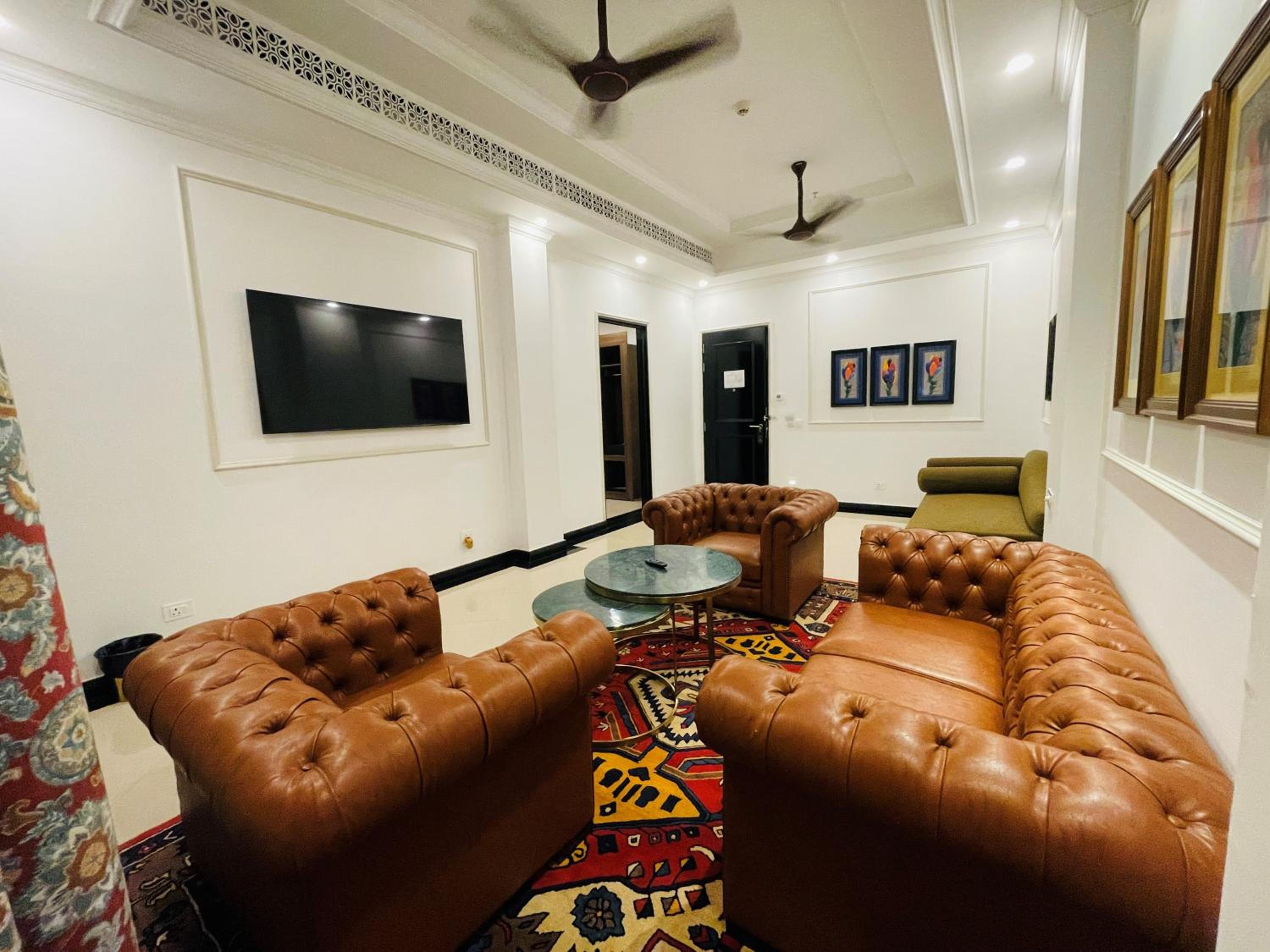 Executive Suite  - 10% Discount on Foods & Soft Beverages* | 15% Discounts on Laundry Services* | INR 500 spa credit during your stay on selective Massage services. TnC Apply.* | Free Mini-bar - 2 cans of soft Beverages (Once on Arrival) photo 3