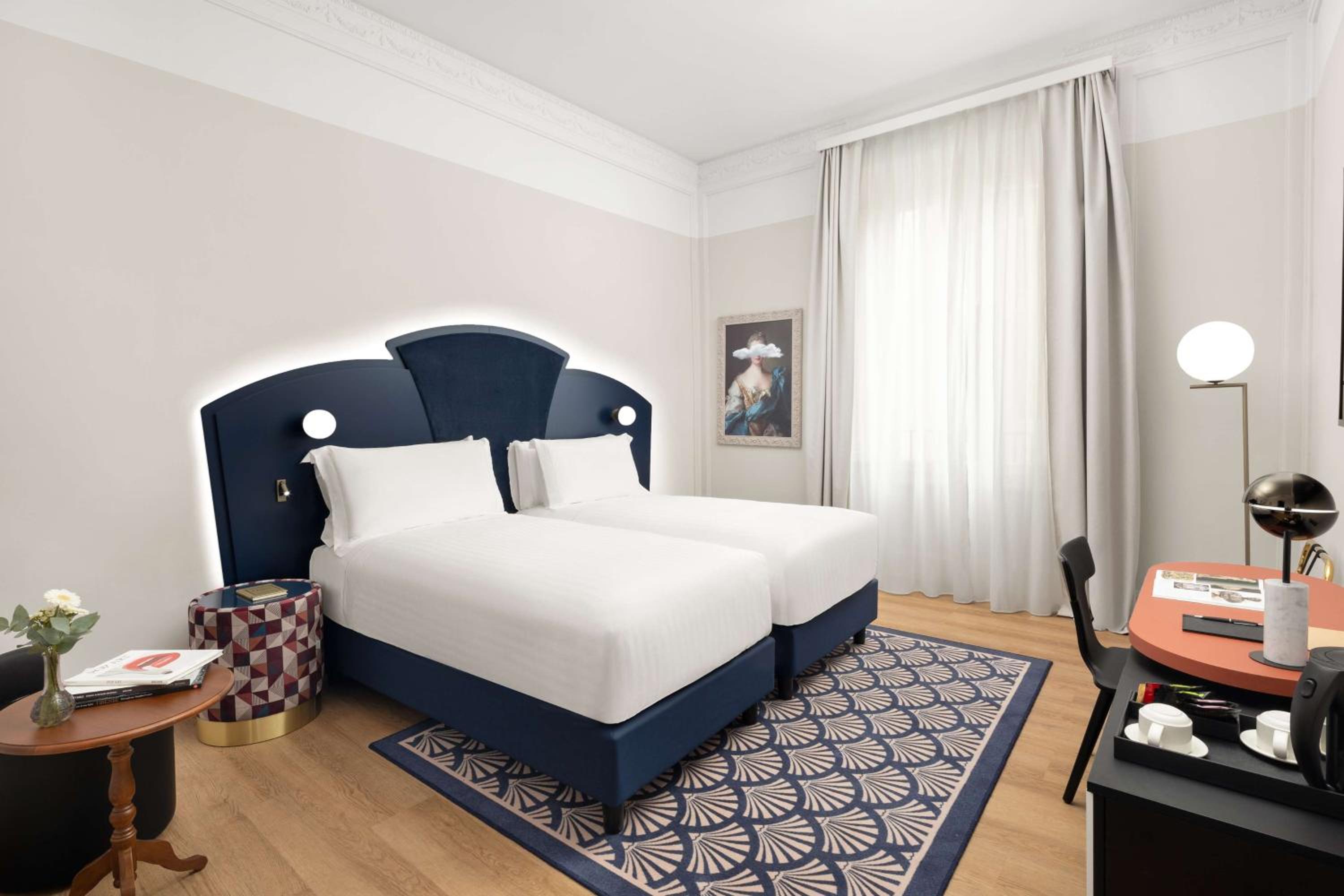 Premium Twin Room thumbnail 6