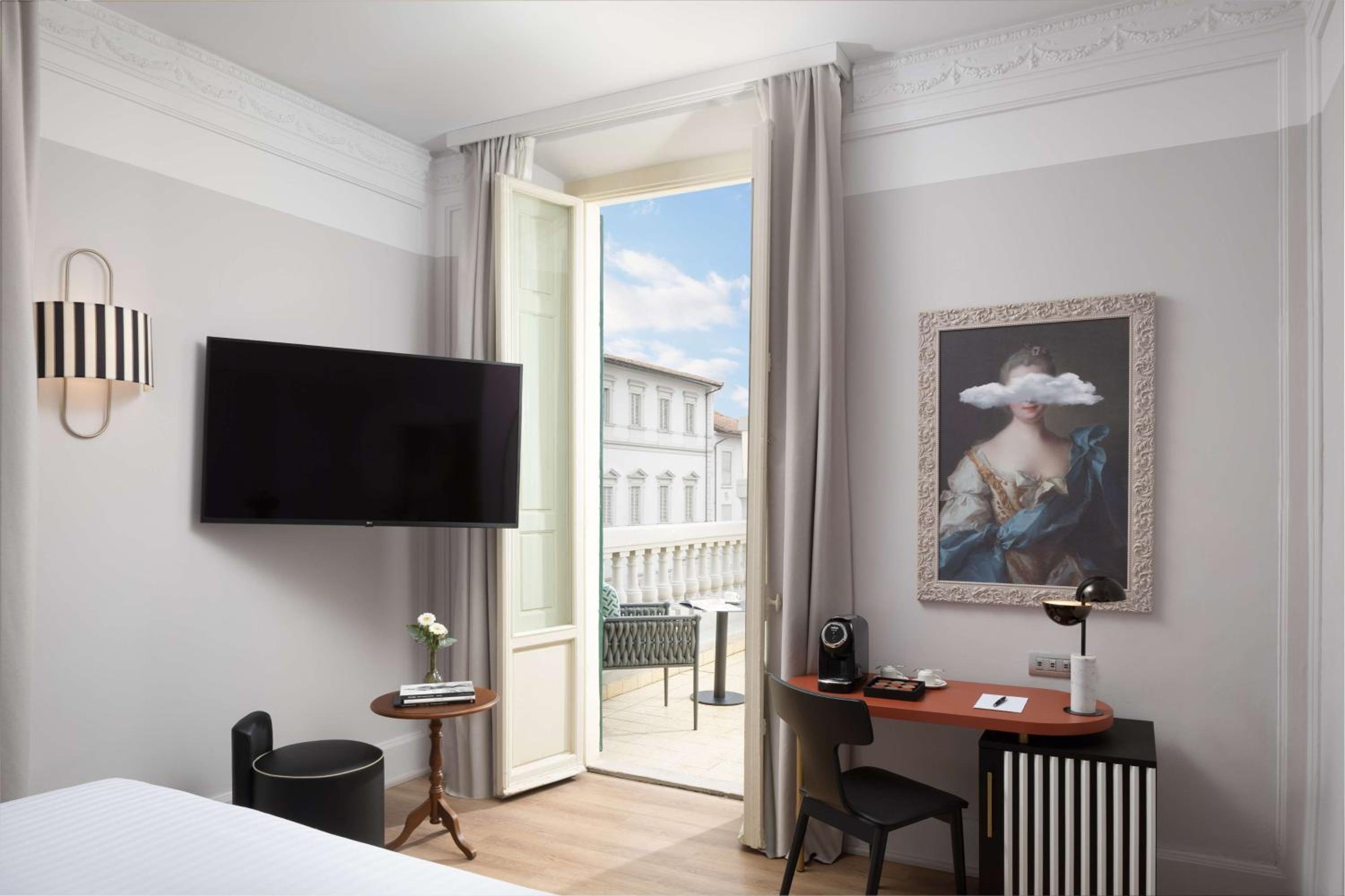 Deluxe King Room with Terrace