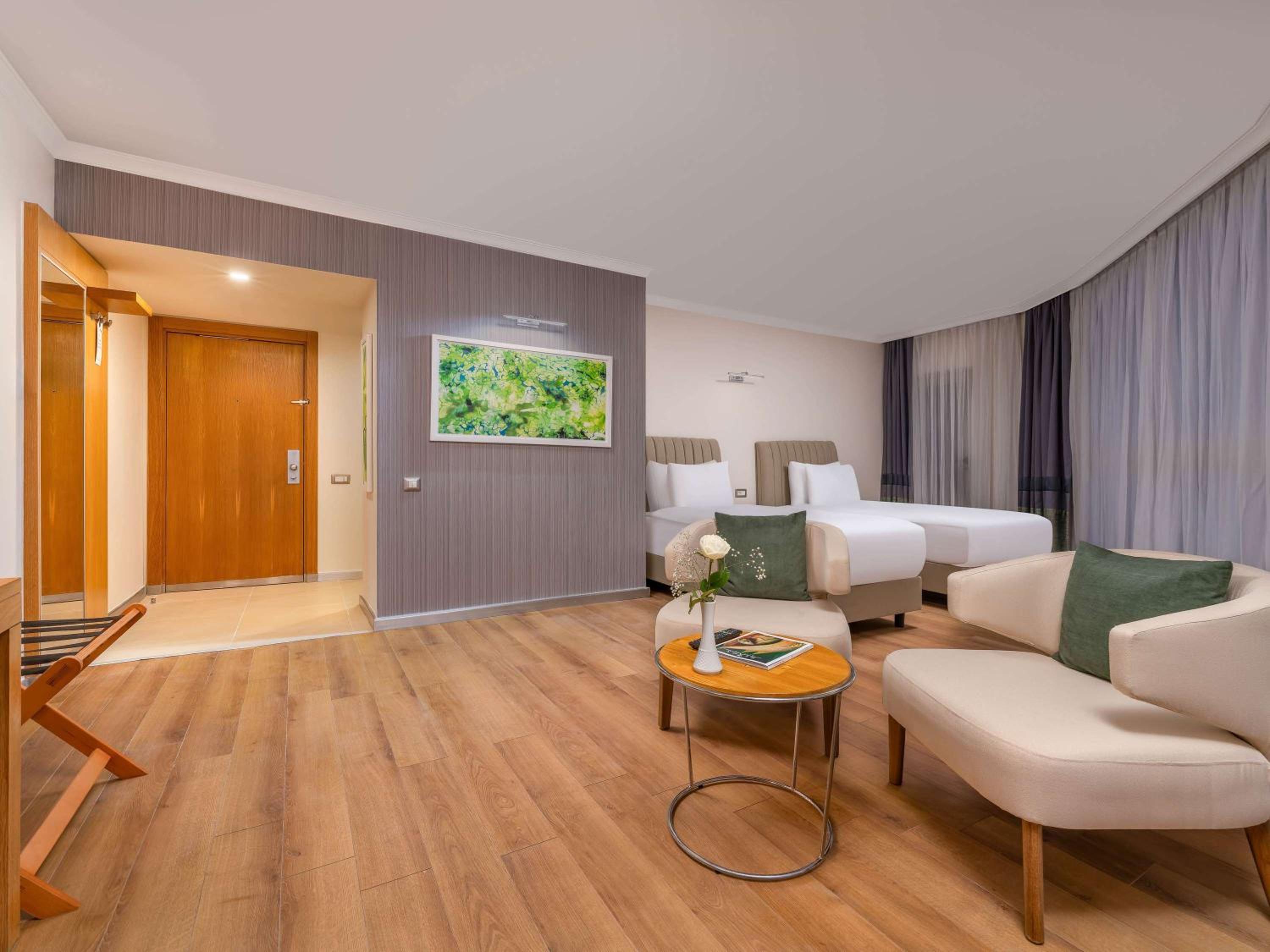 Family Terrace Room with Jacuzzi photo 3