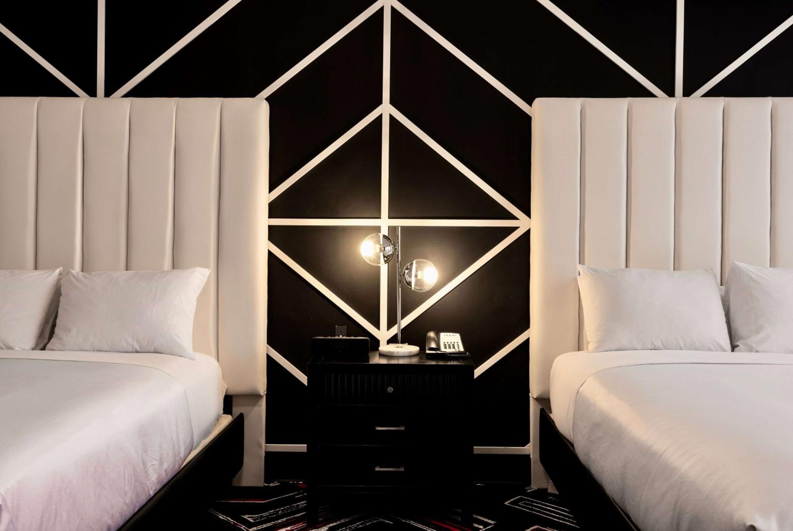 Double Room with Two Double Beds - Non-Smoking - Photo 3