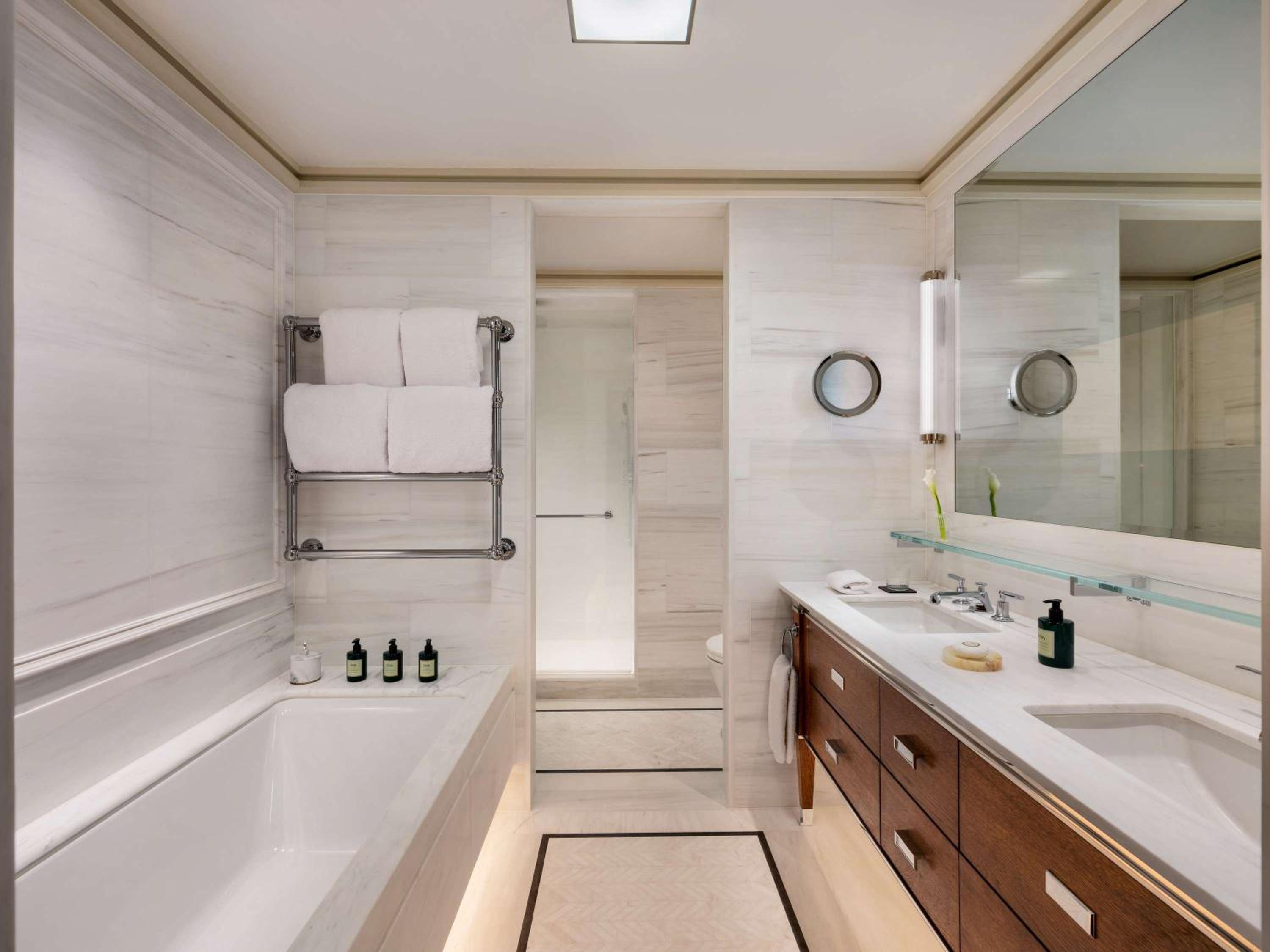 Executive Twin Room thumbnail 5