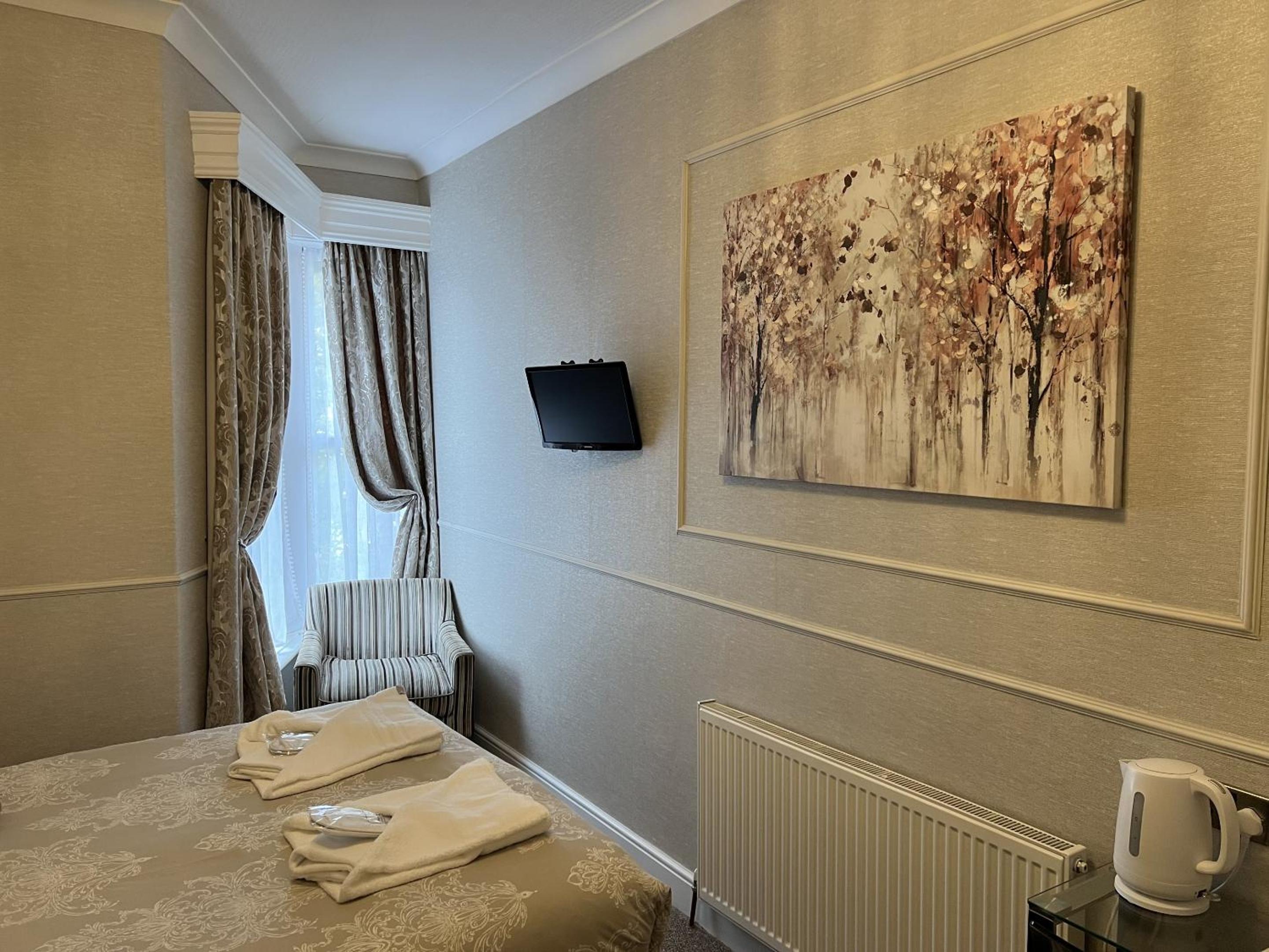 Standard Double Room - Photo 11
