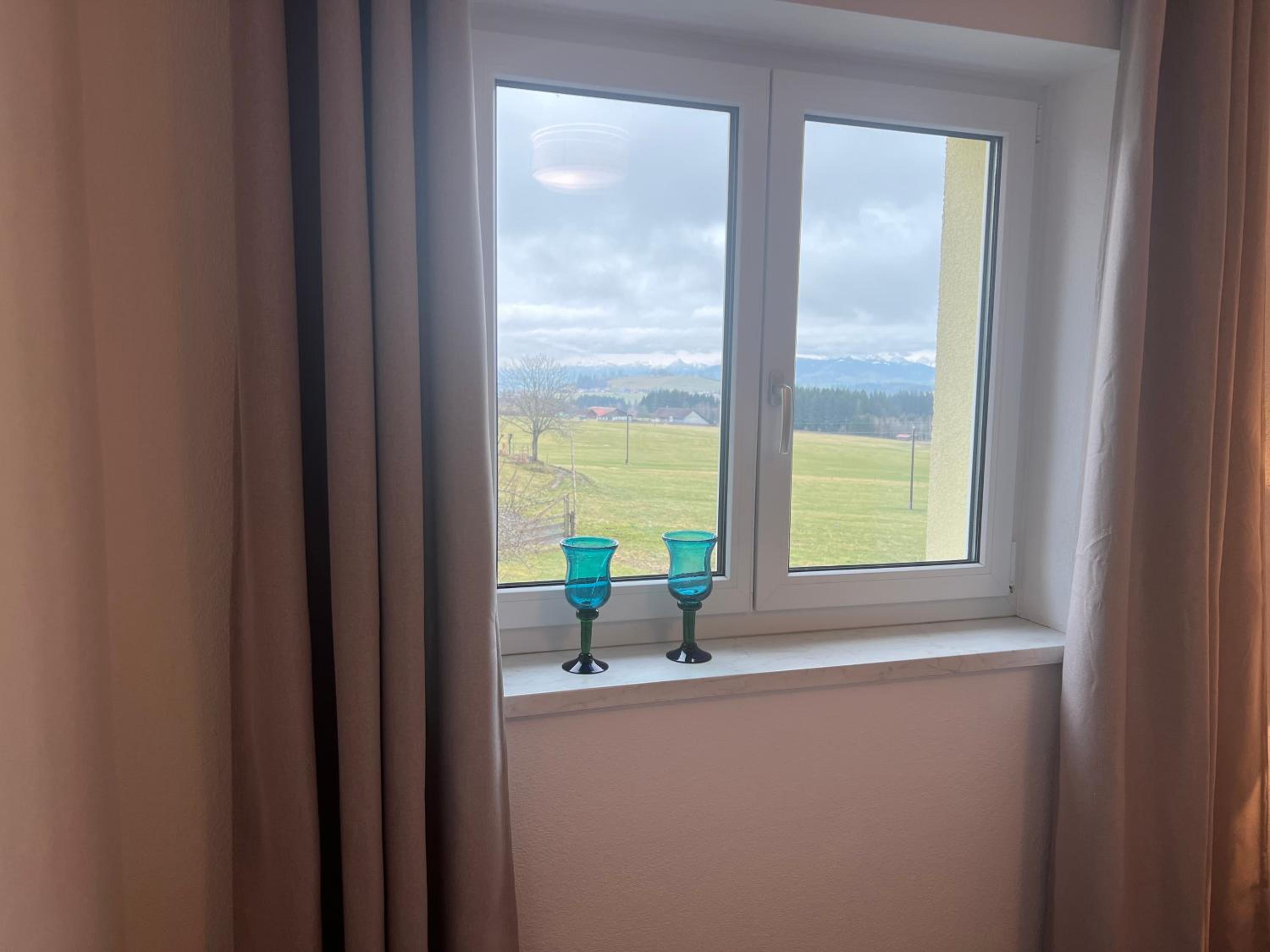 Two-Bedroom Apartment with Mountain View photo 3