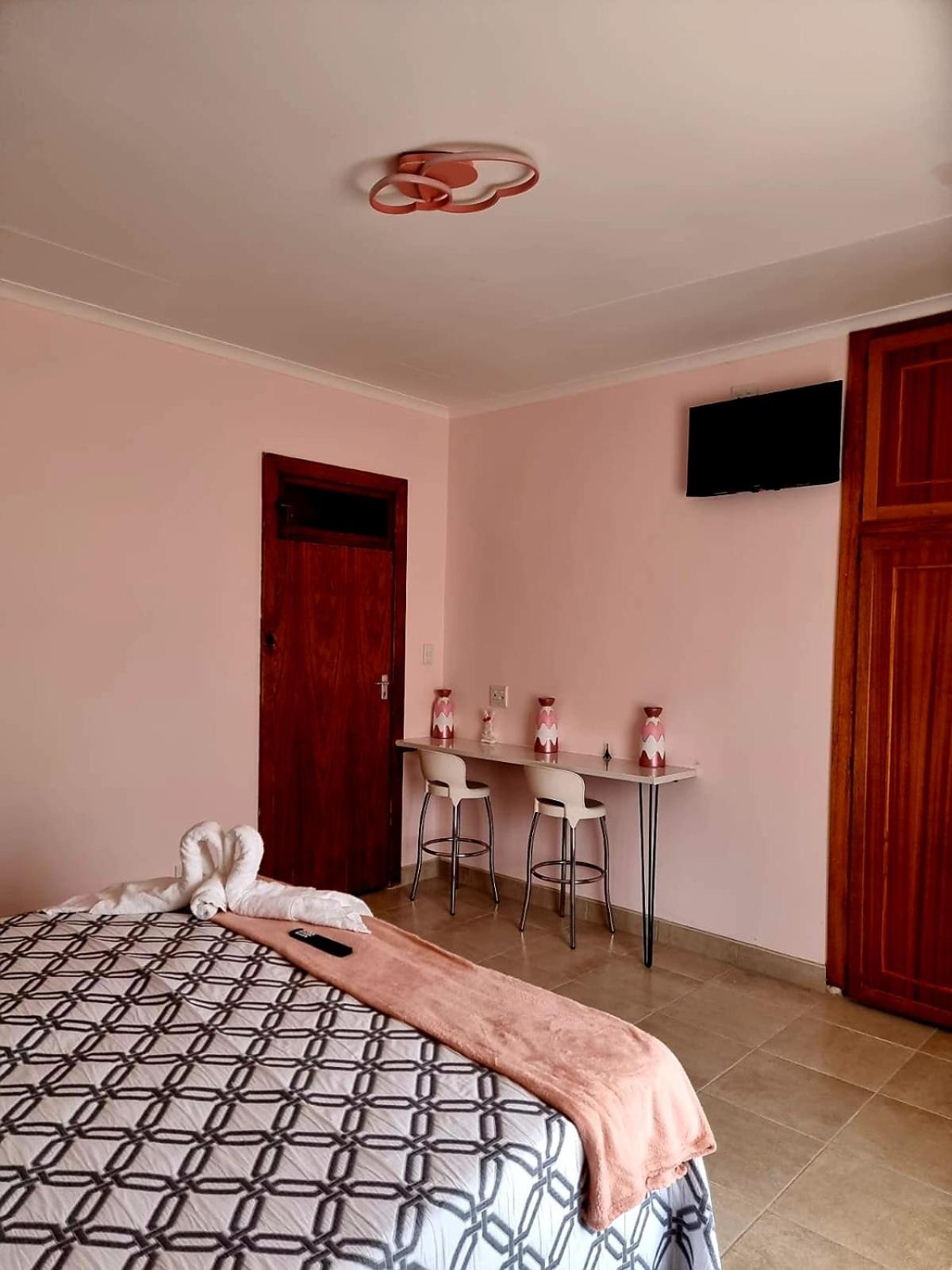 Deluxe Double Room (2 Adults + 1 Child) - Photo 5