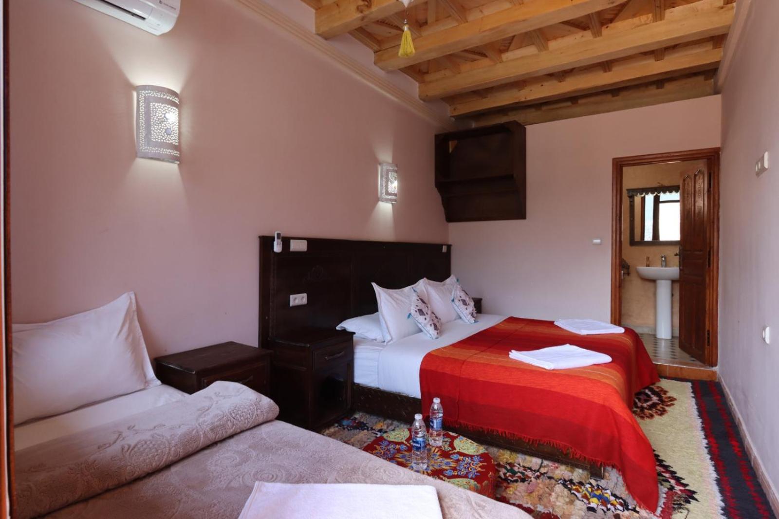 Double or Twin Room with Balcony - Photo 17