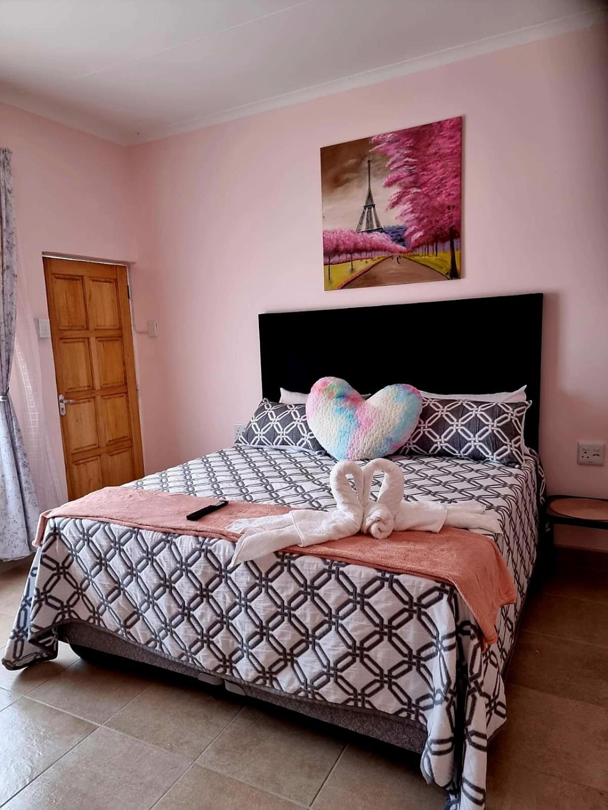 Deluxe Double Room (2 Adults + 1 Child) - Photo 2