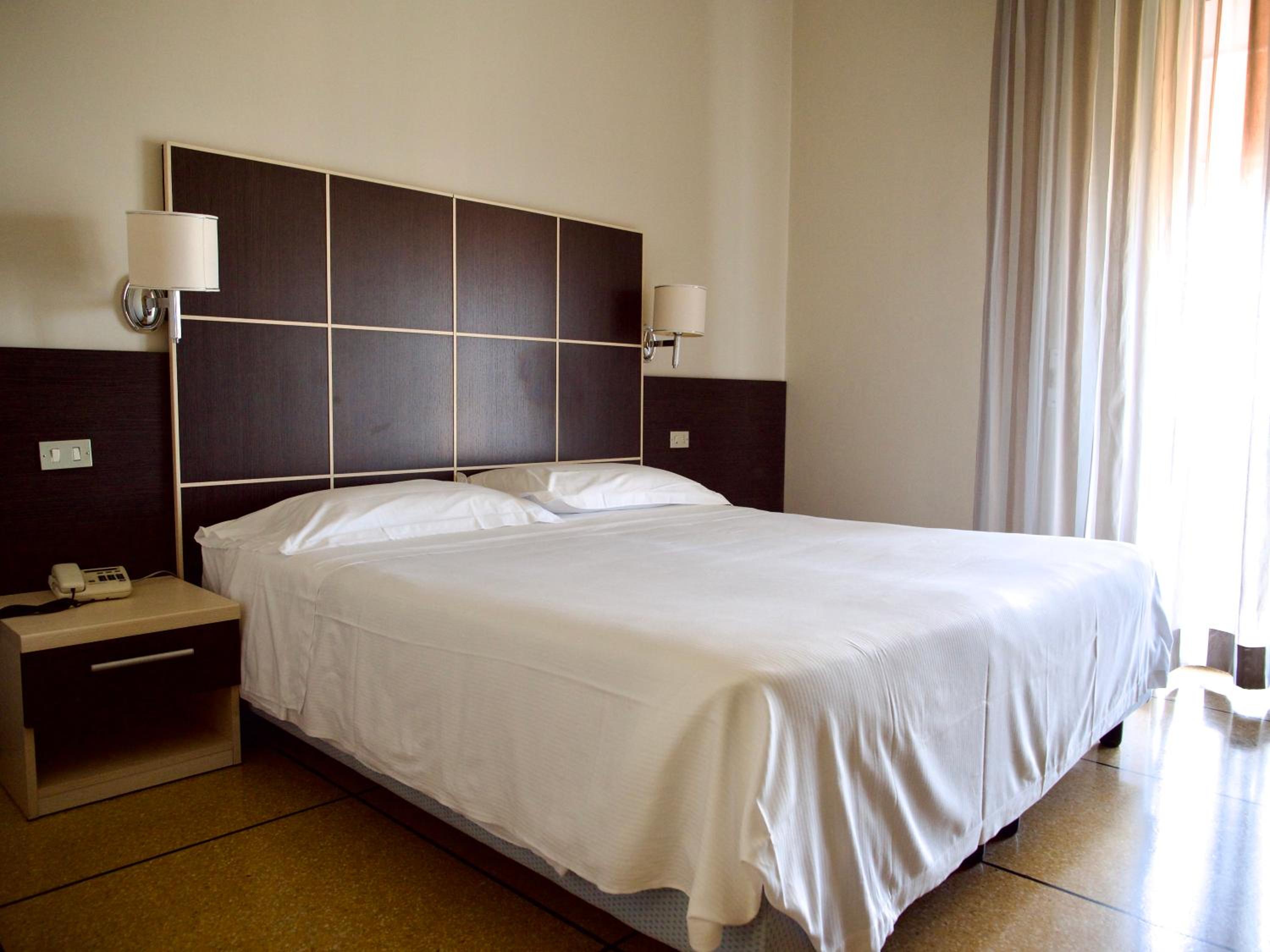 Double or Twin Room with Balcony and Sea View
