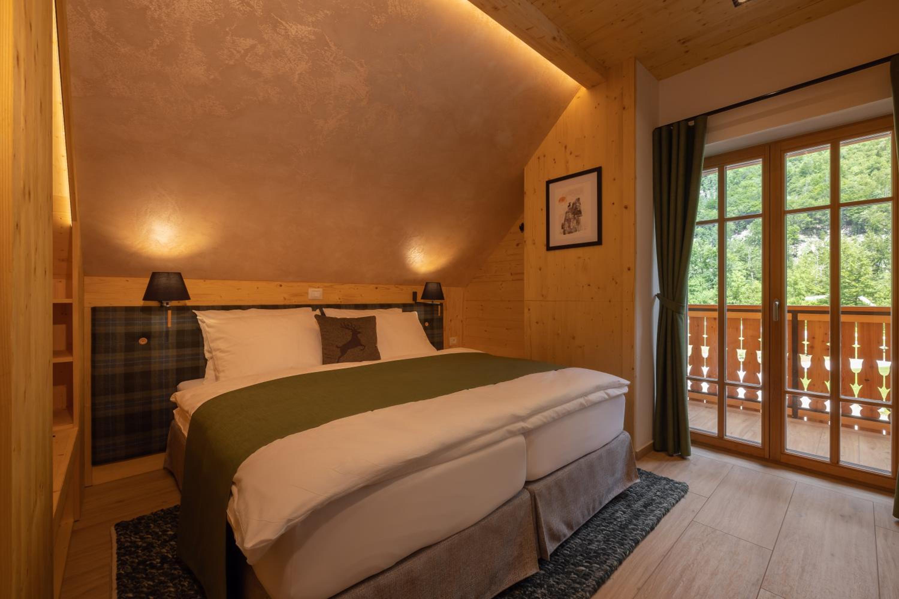 Deluxe Suite with Private Wellness and Fireplace photo 2