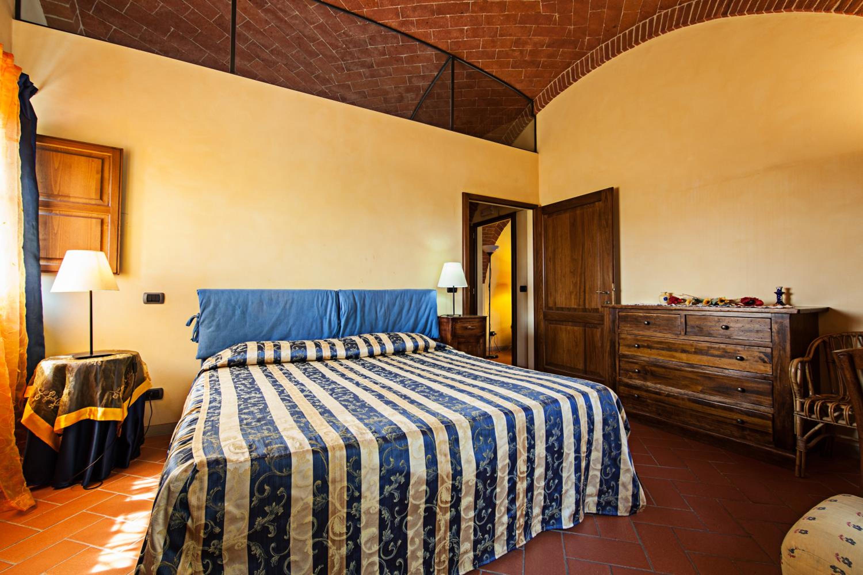 Double Room - Photo 4