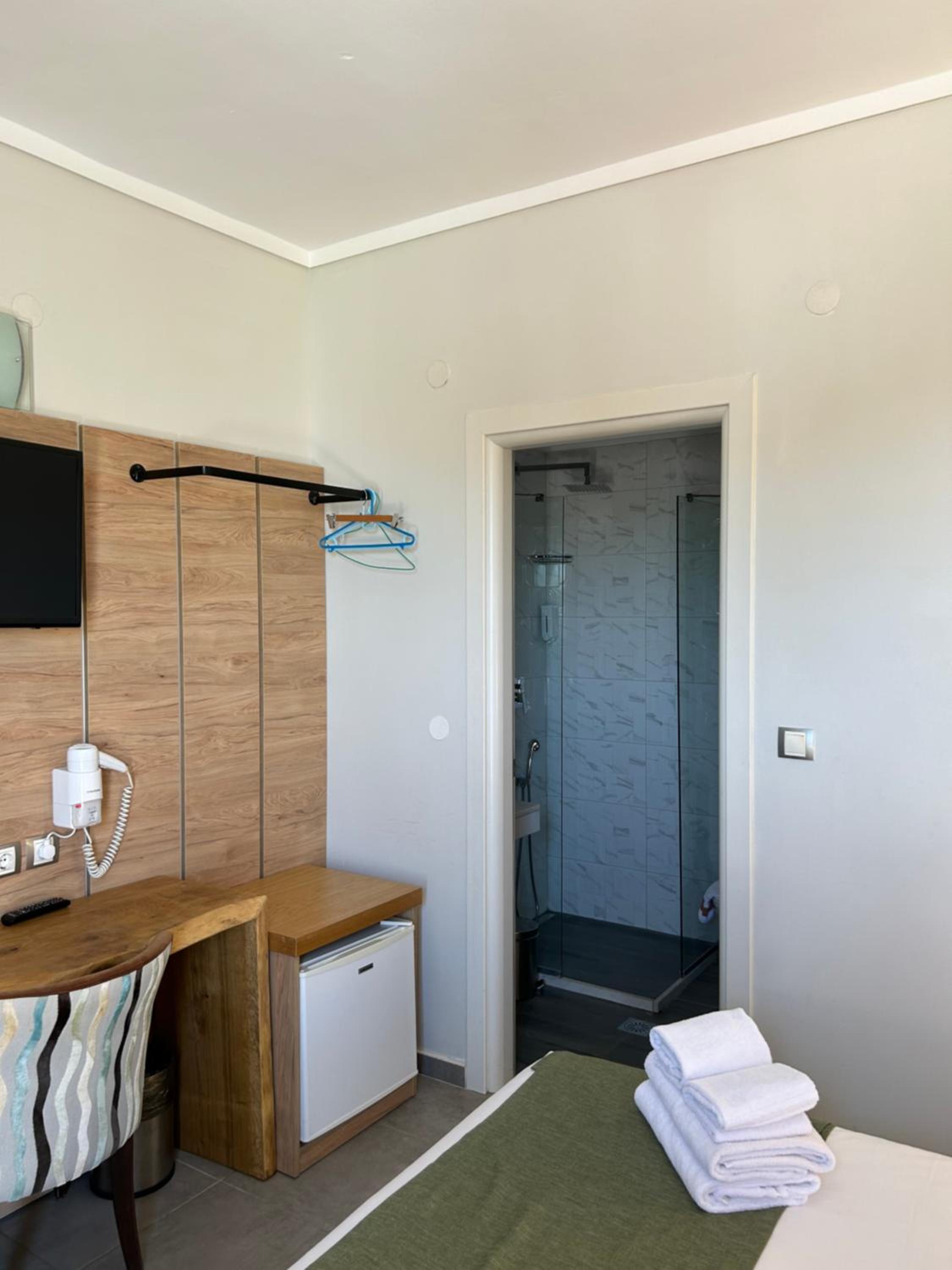 Economy Double Room without Balcony  - Photo 7