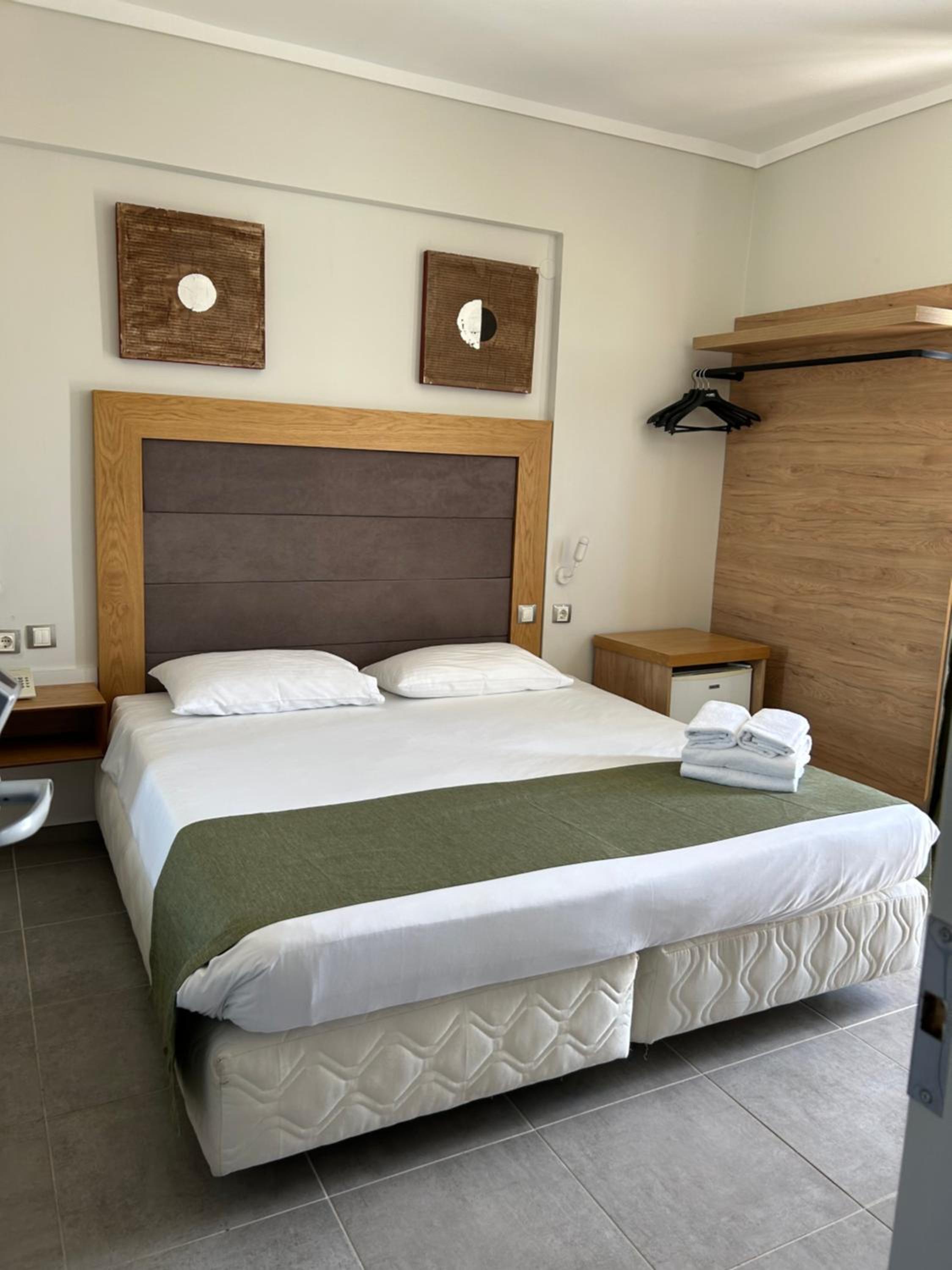  Double or Twin Room with Mountain View - Photo 1