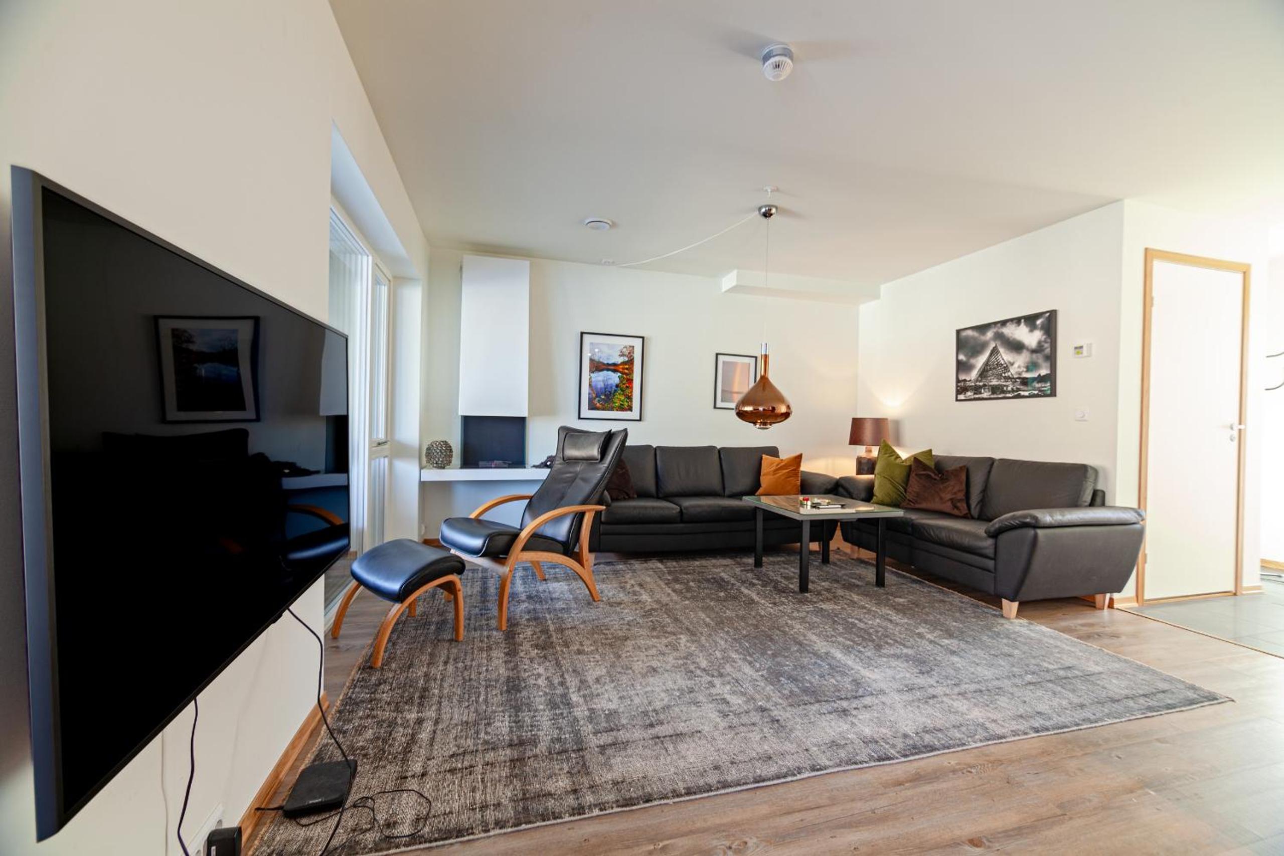 Four-Bedroom Apartment photo 1