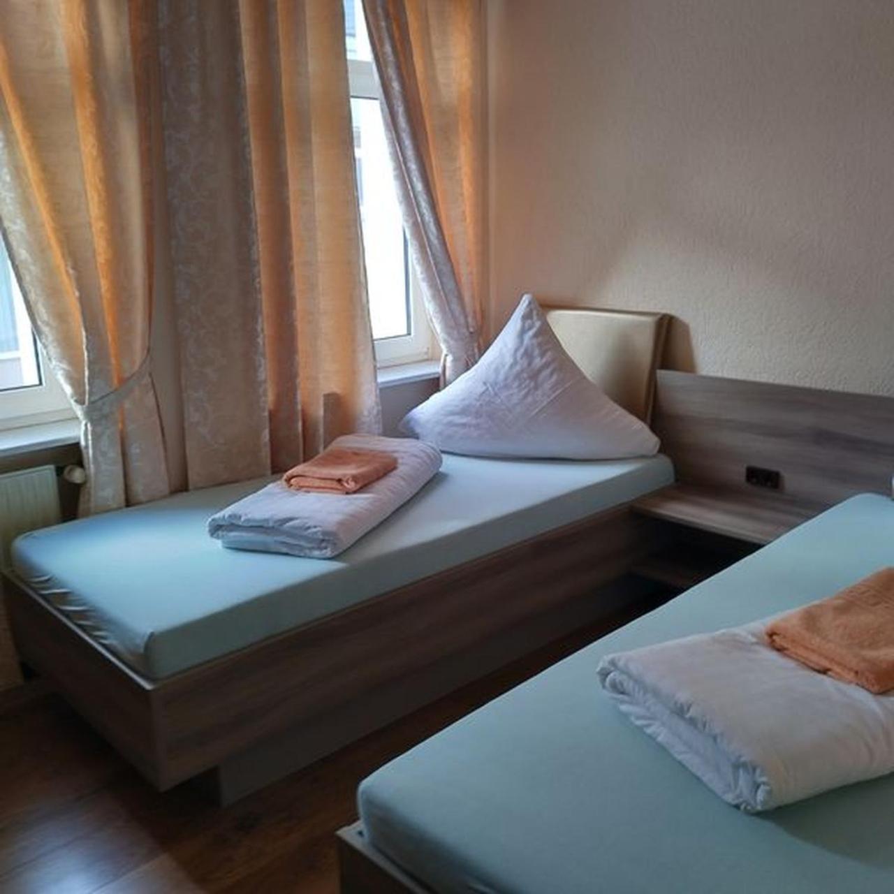 Standard Twin Room with Shared Bathroom photo 3