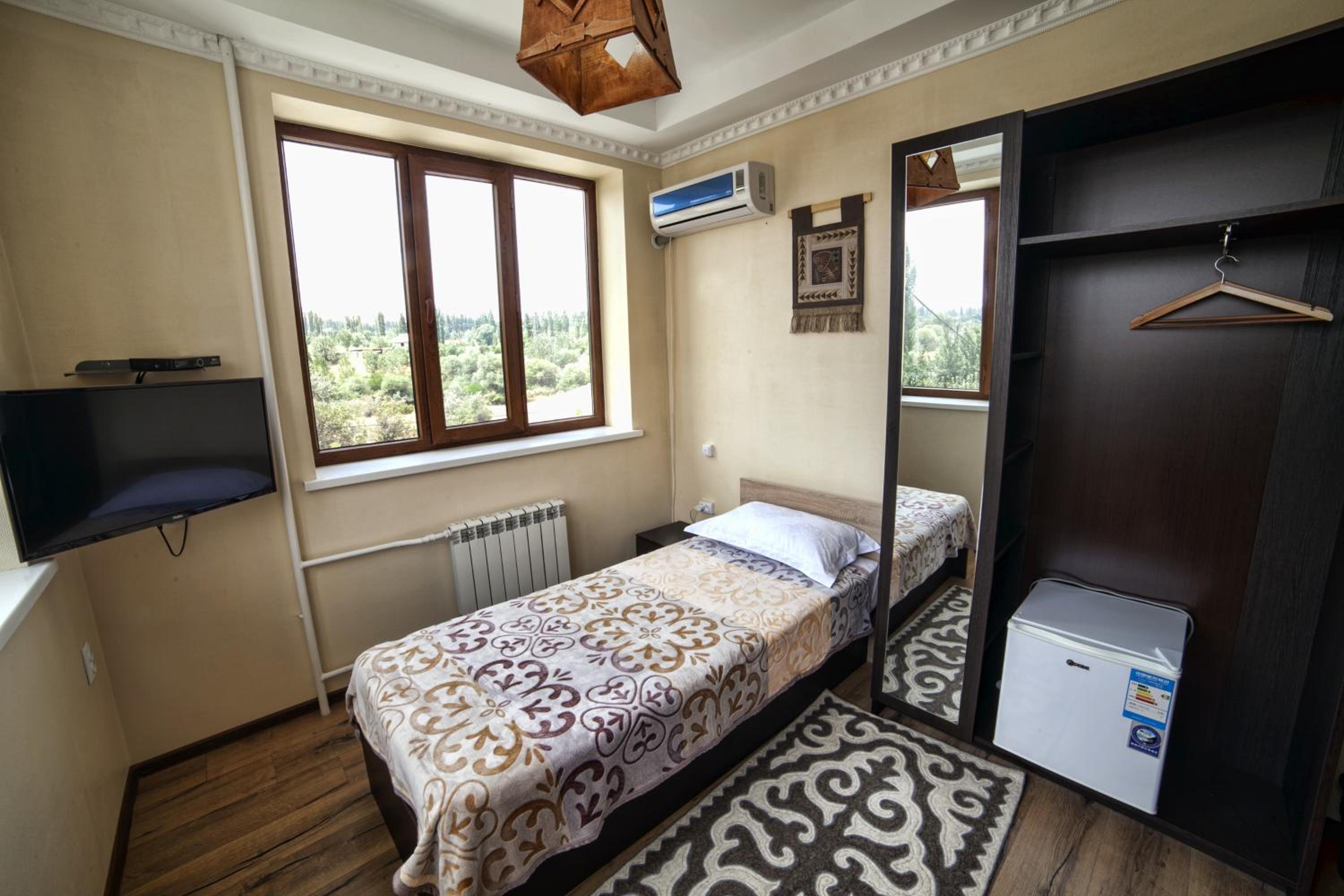 Single Room with Mountain View photo 1