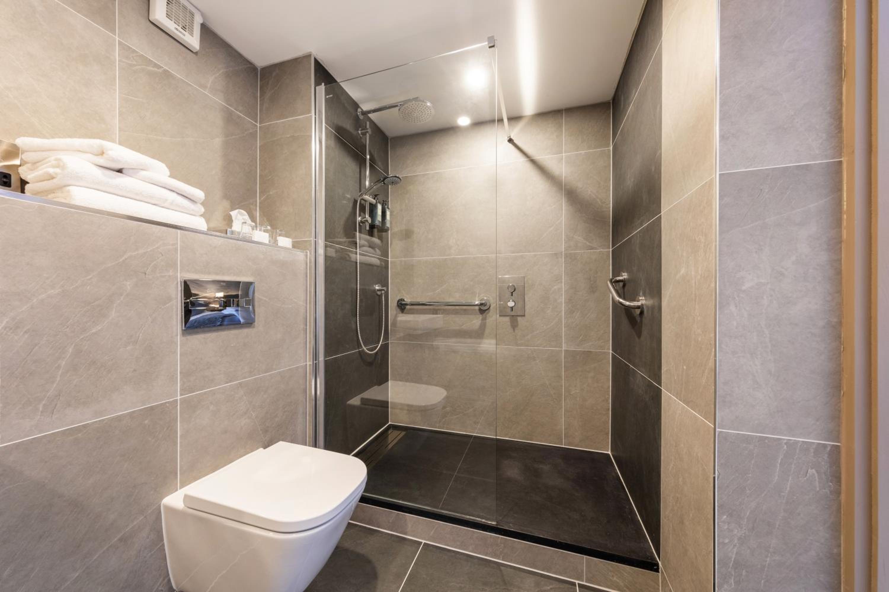 Superior Quad Room - Photo 2