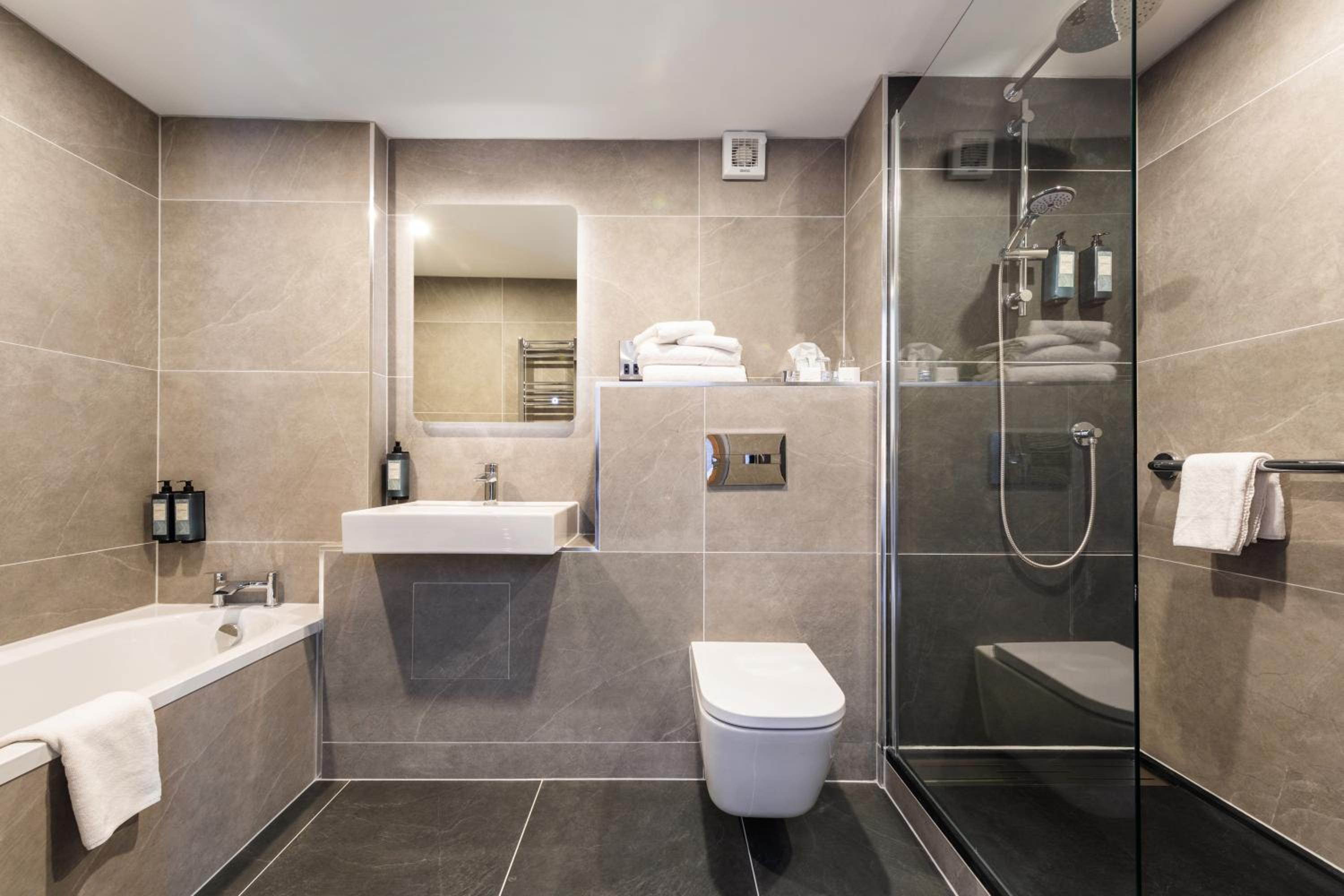 Superior Quad Room - Photo 3