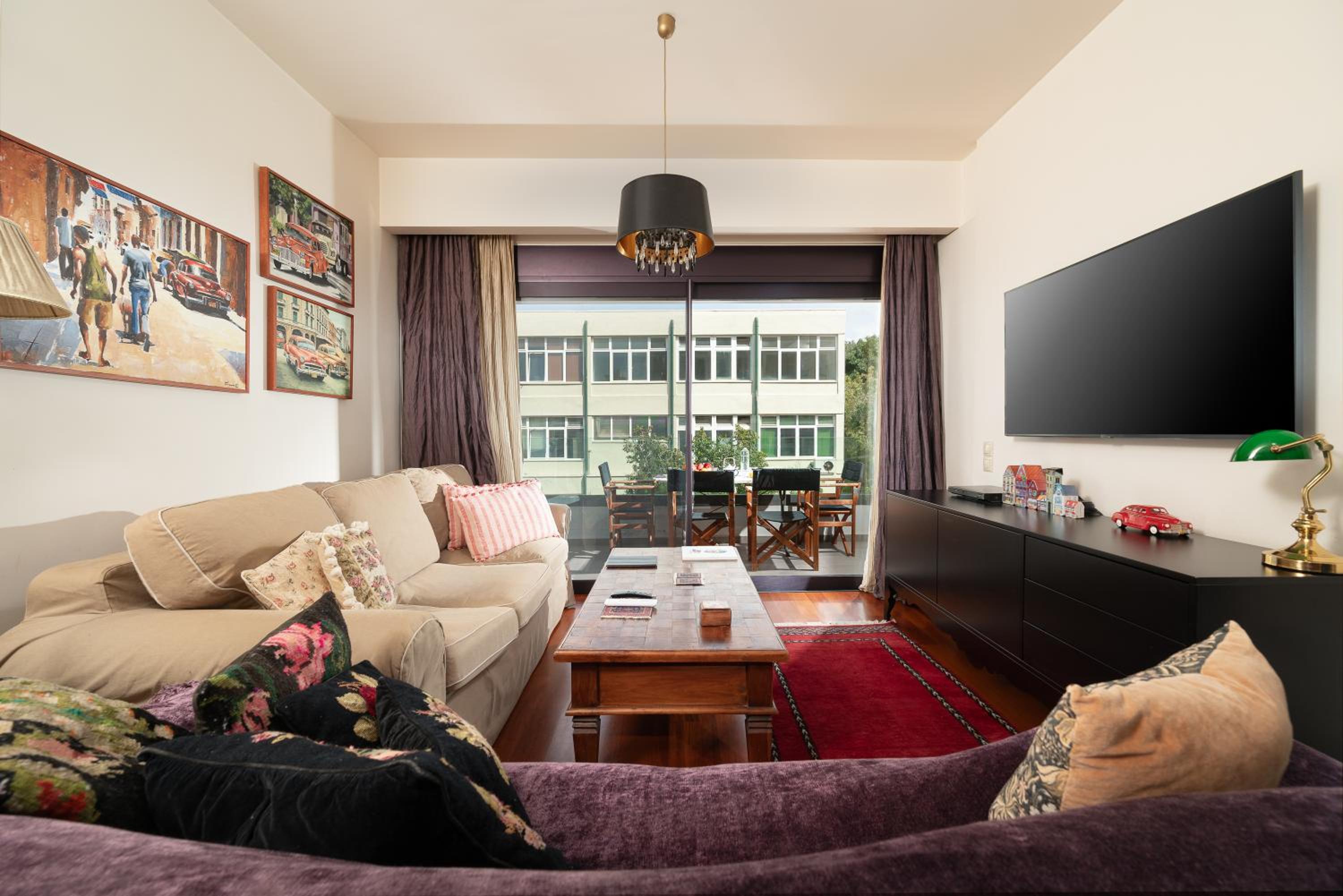 One-Bedroom Apartment photo 1