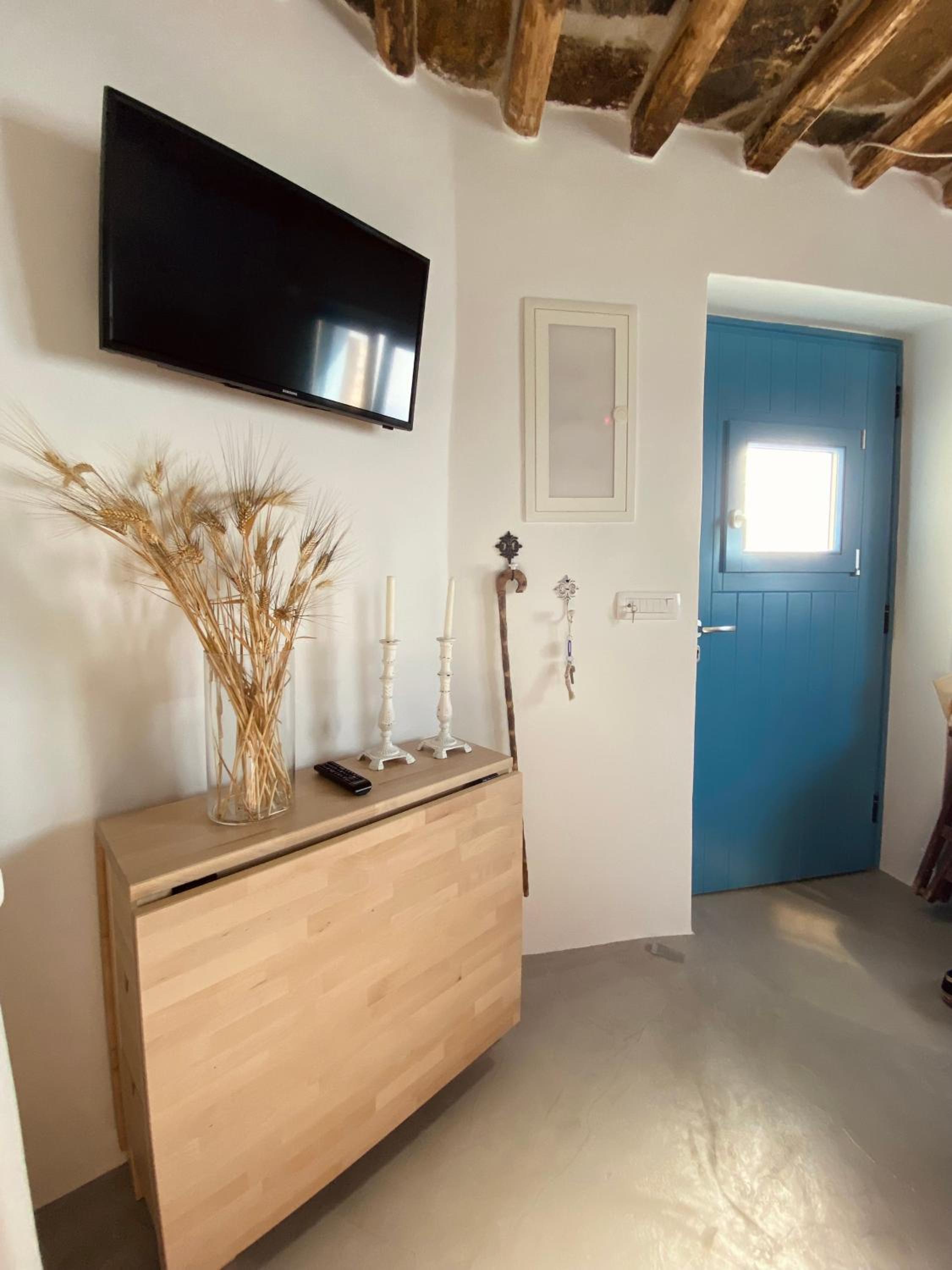 One-Bedroom House photo 1