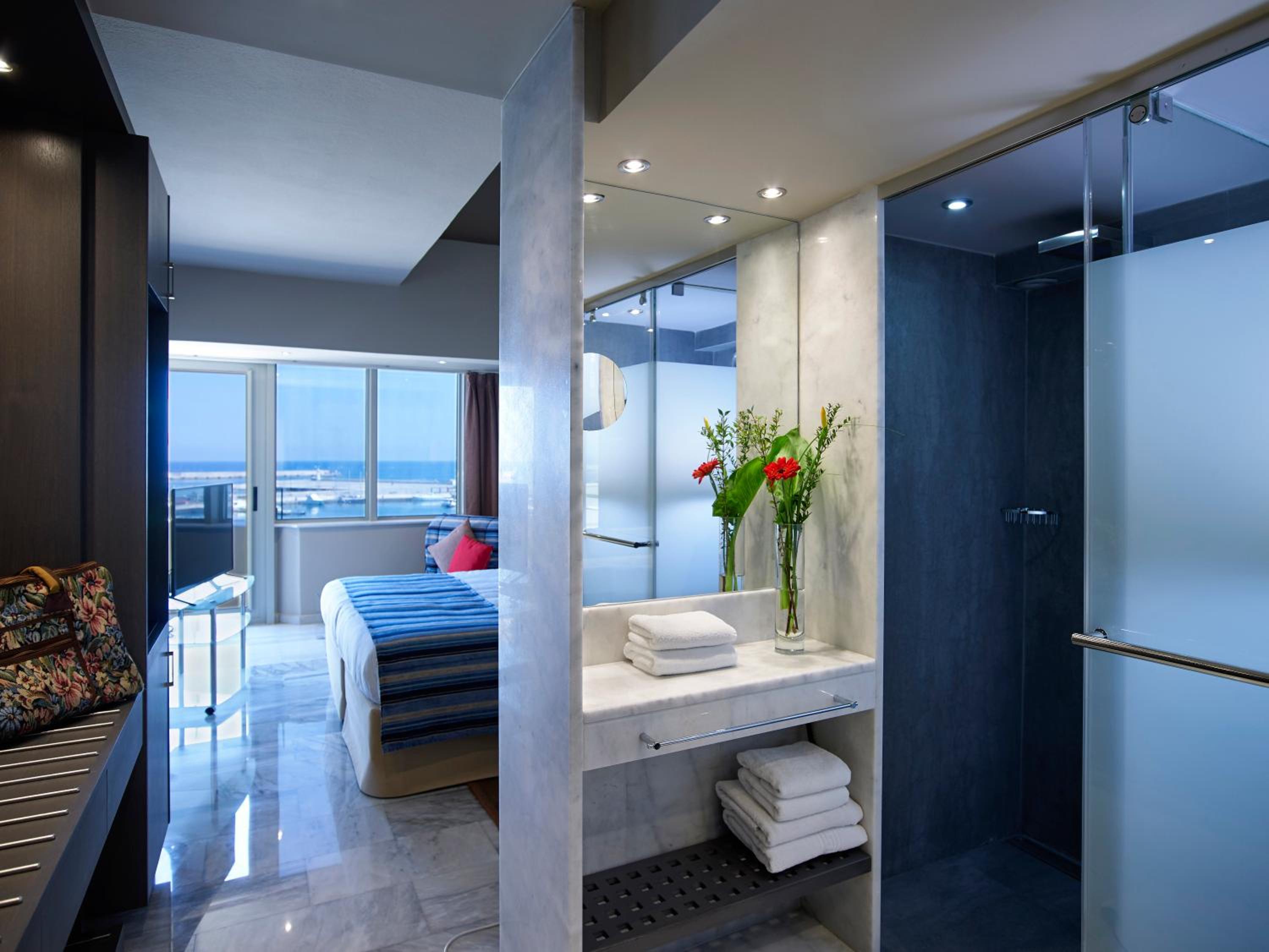 Grand Suite with Panoramic Sea View - Photo 1