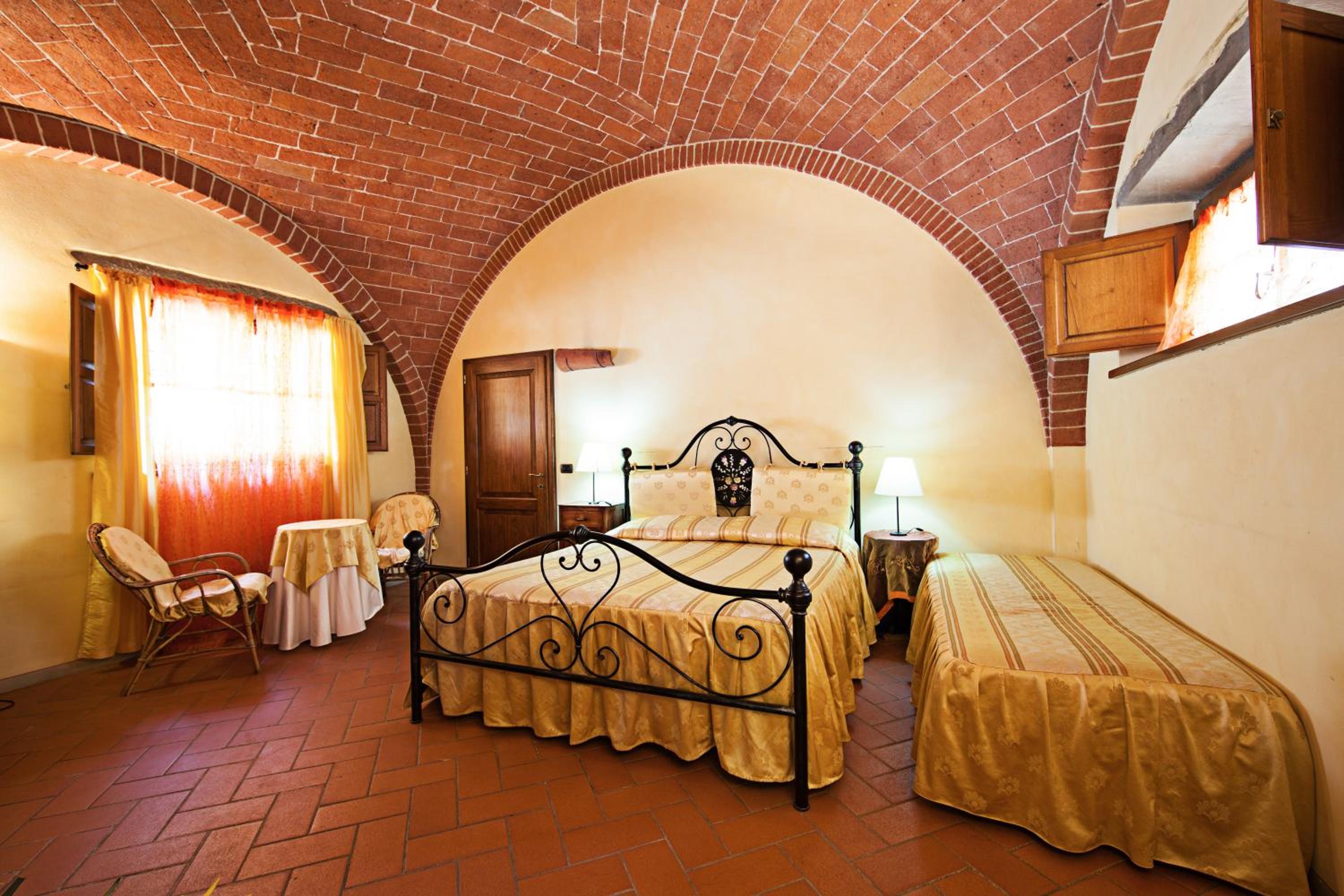 Triple Room - Photo 2