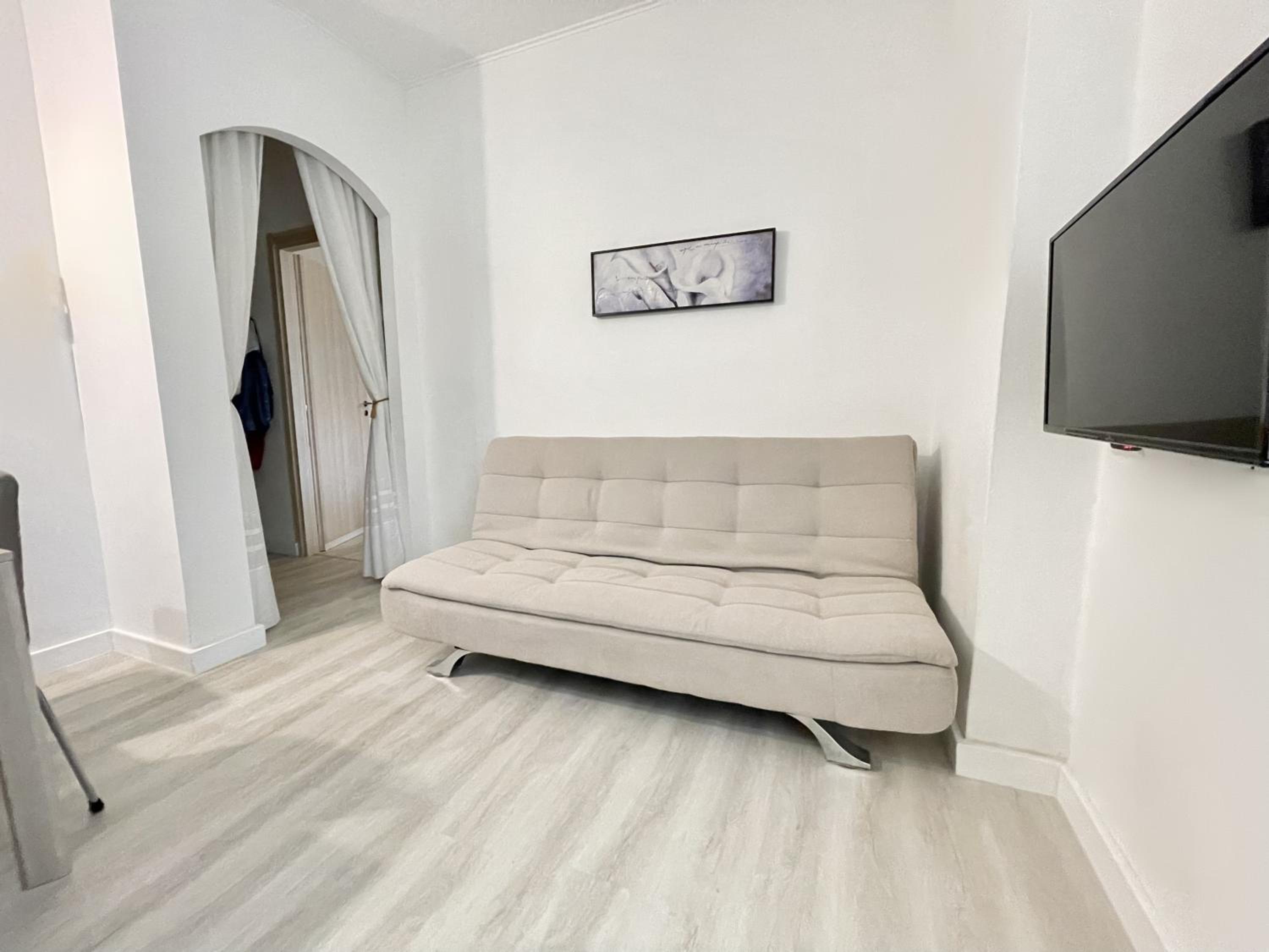 One-Bedroom Apartment photo 2