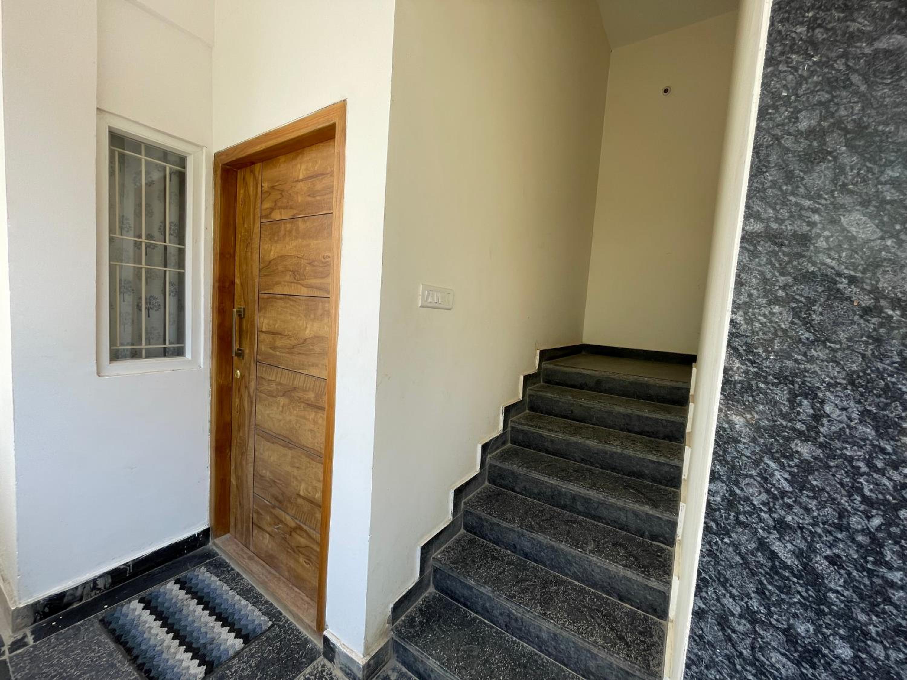 One-Bedroom Apartment - Photo 7